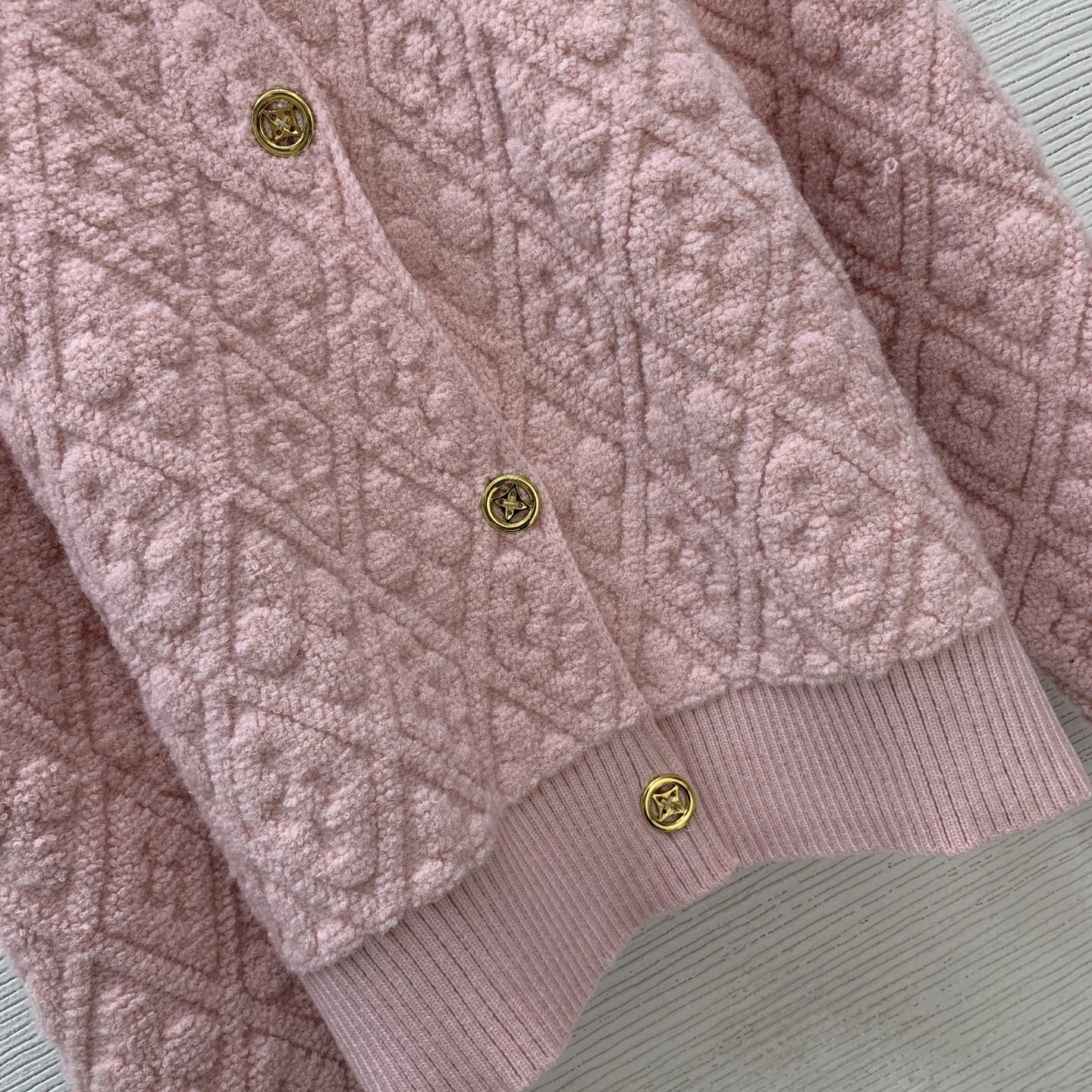 Victoria- 8V wool item:E-F044K0240