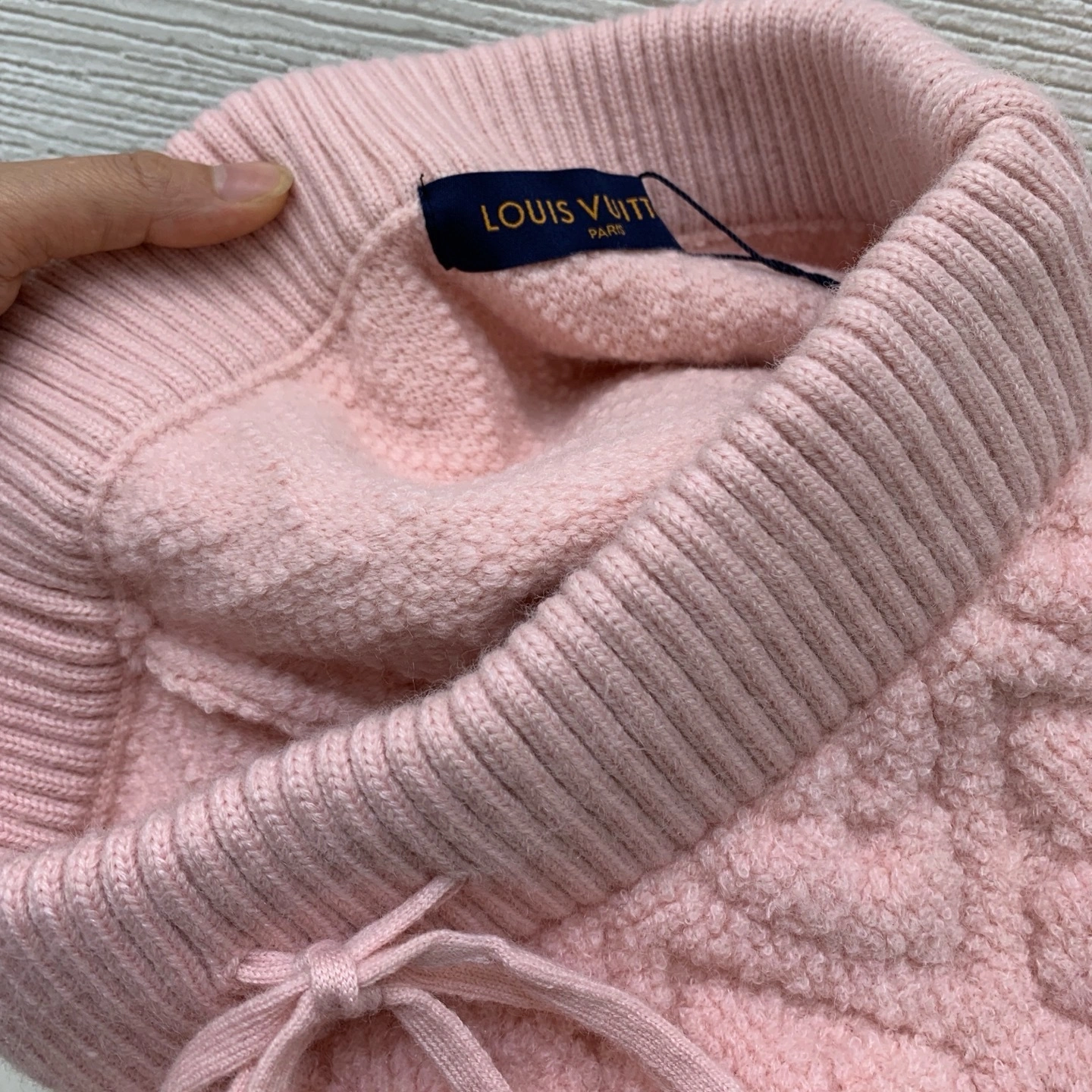 Victoria- 8V wool item:E-F044K0240