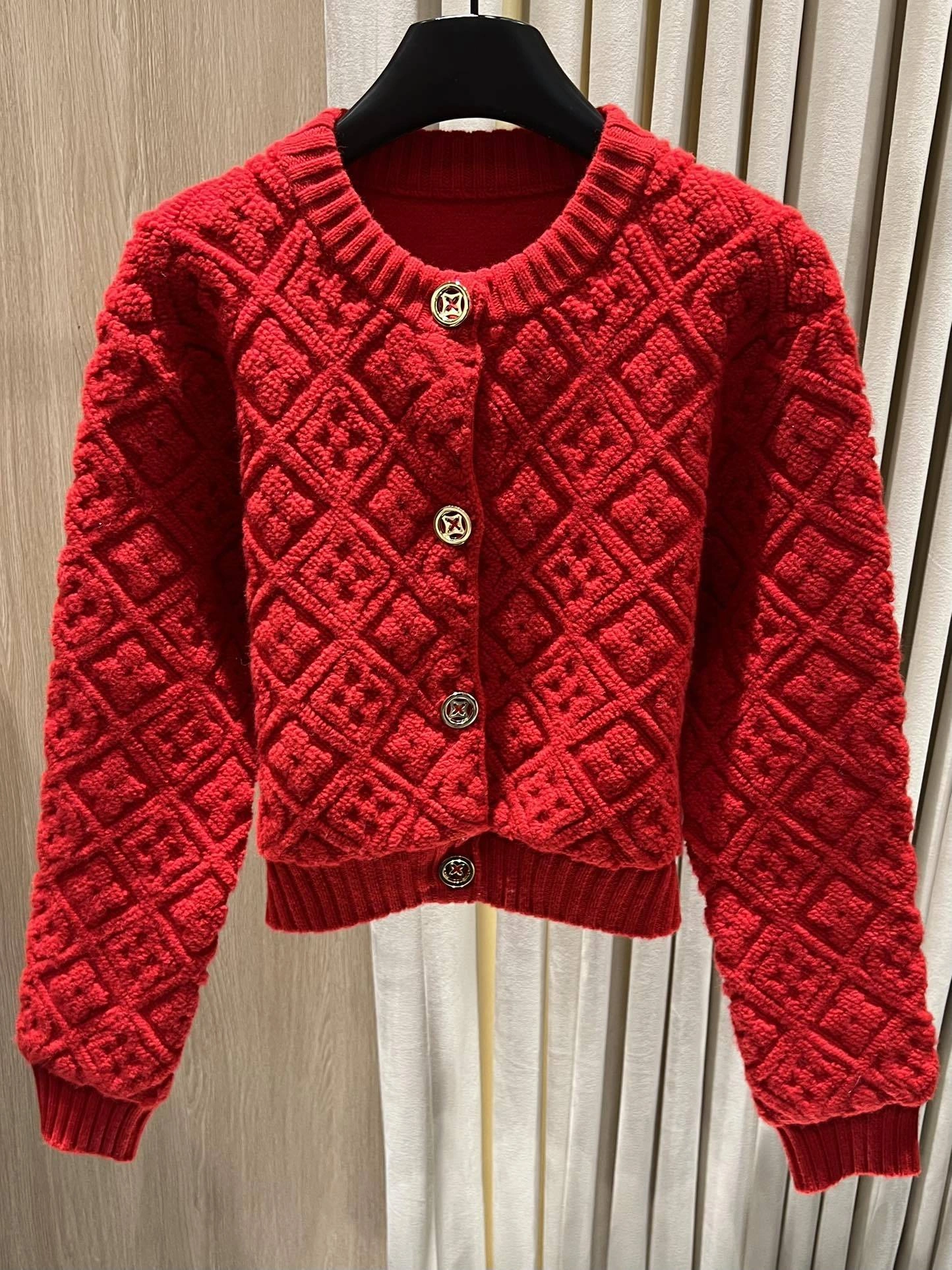 Victoria- 8V wool item:F-F140A1425H