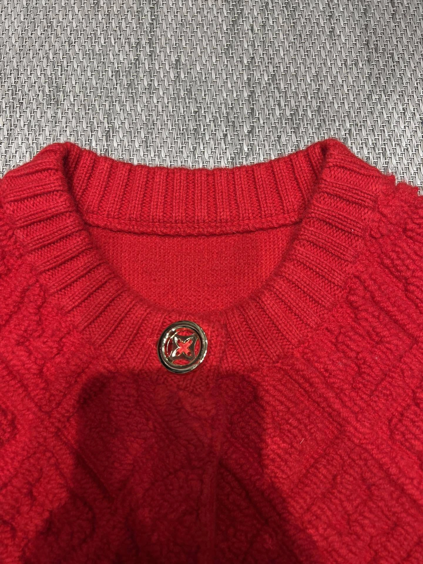 Victoria- 8V wool item:F-F140A1425H