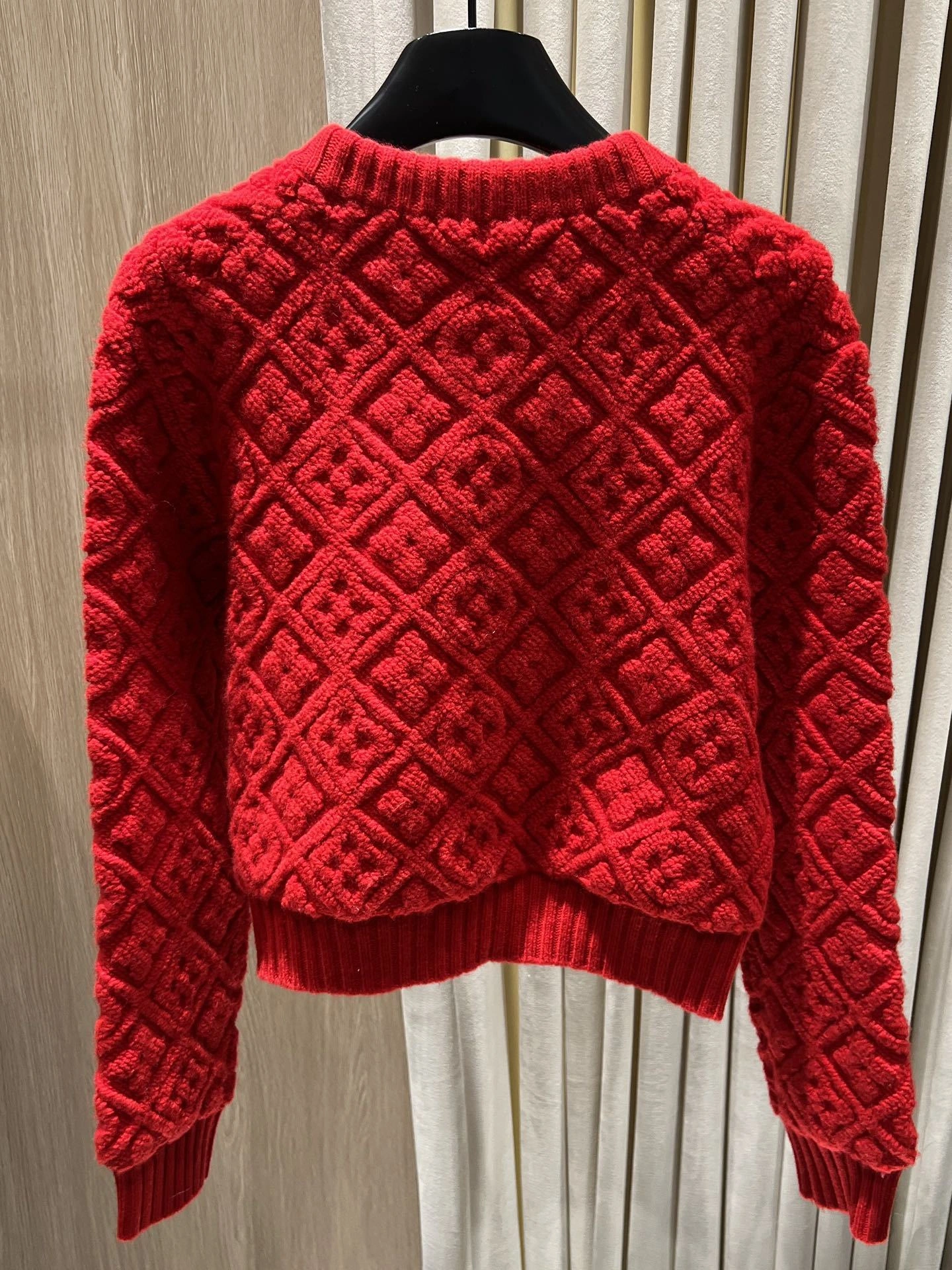 Victoria- 8V wool item:F-F140A1425H