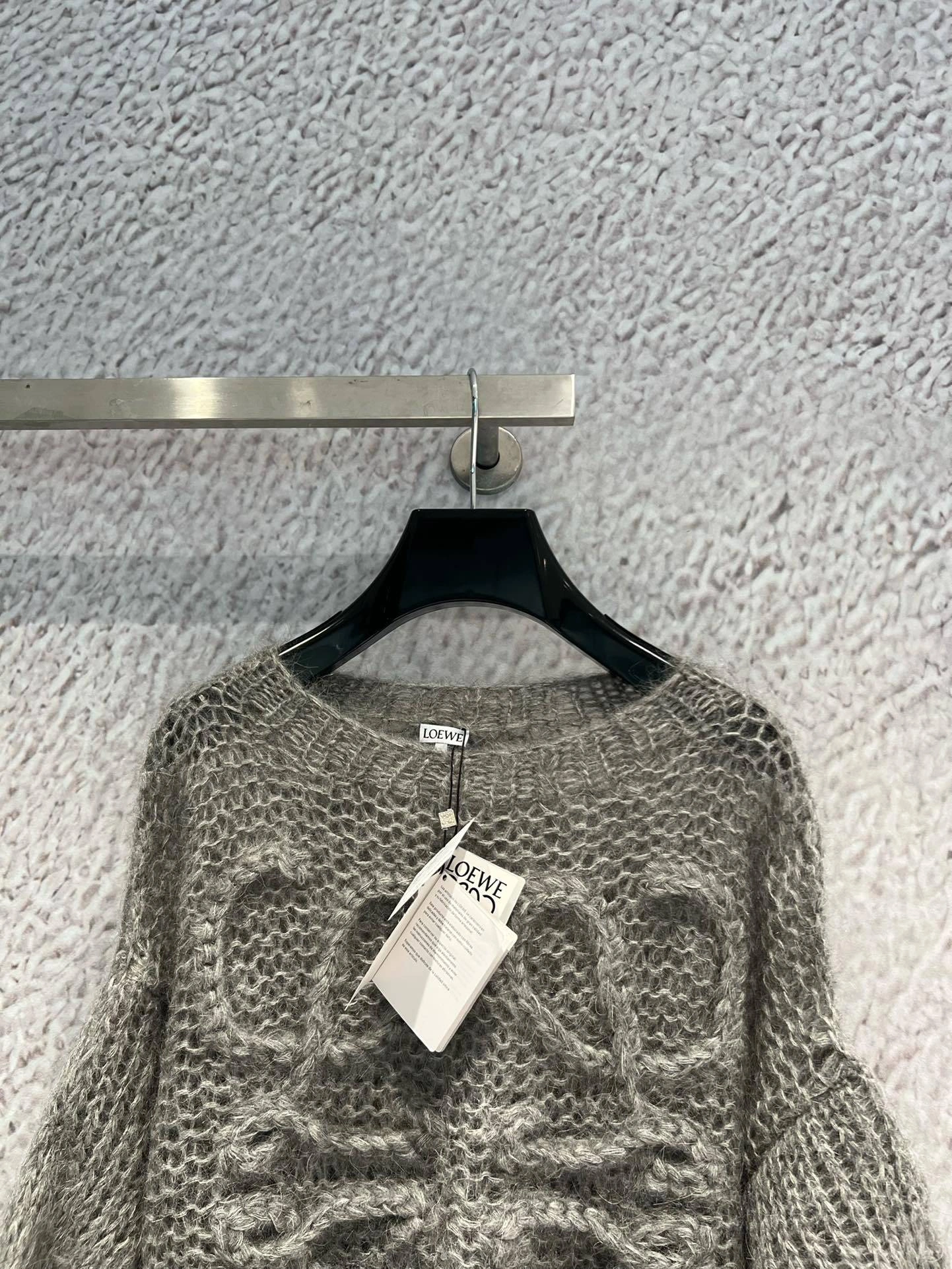 Victoria- 8o5w5 oversized 4colour item:D-F240H2646-4