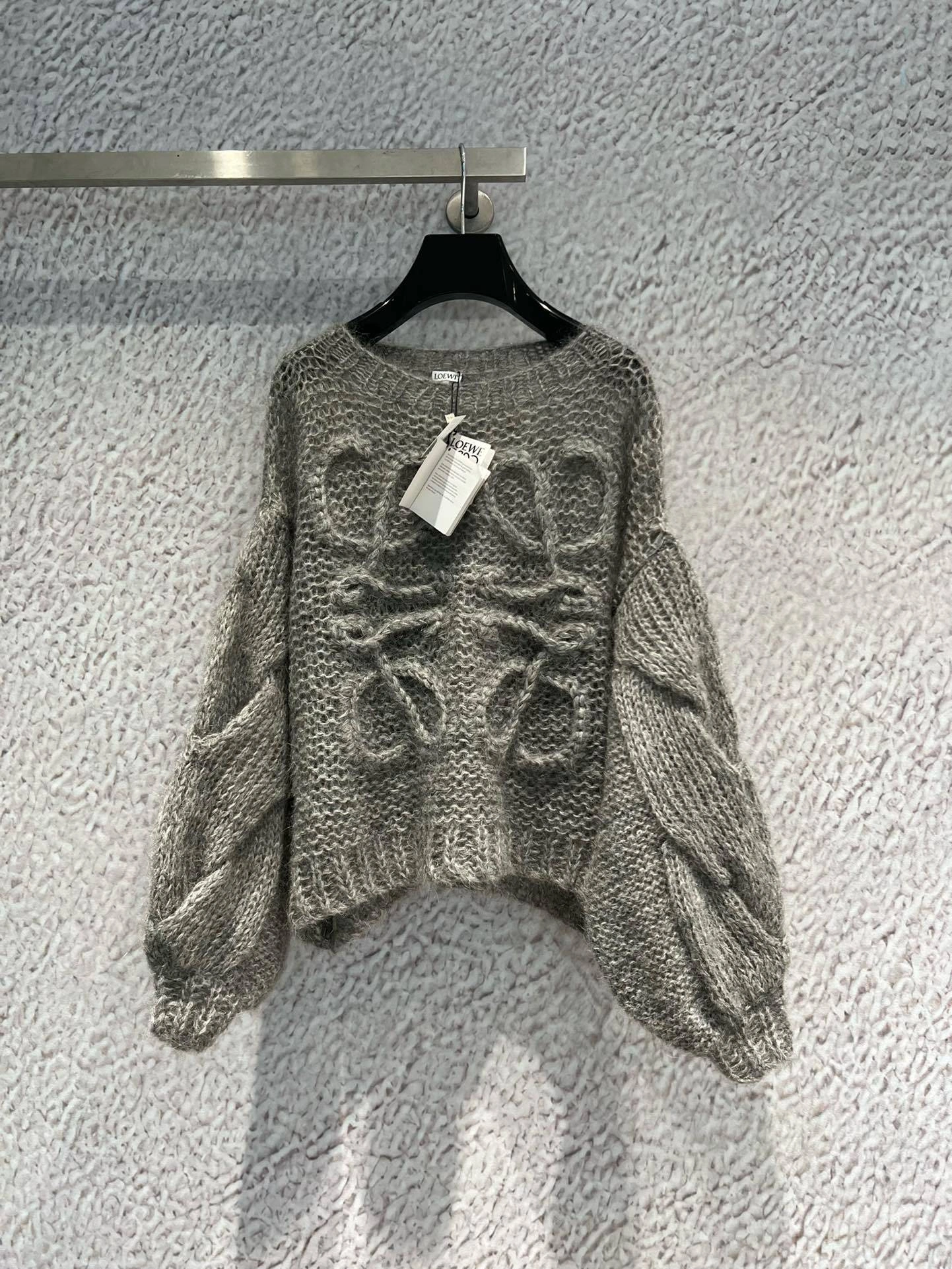 Victoria- 8o5w5 oversized 4colour item:D-F240H2646-4