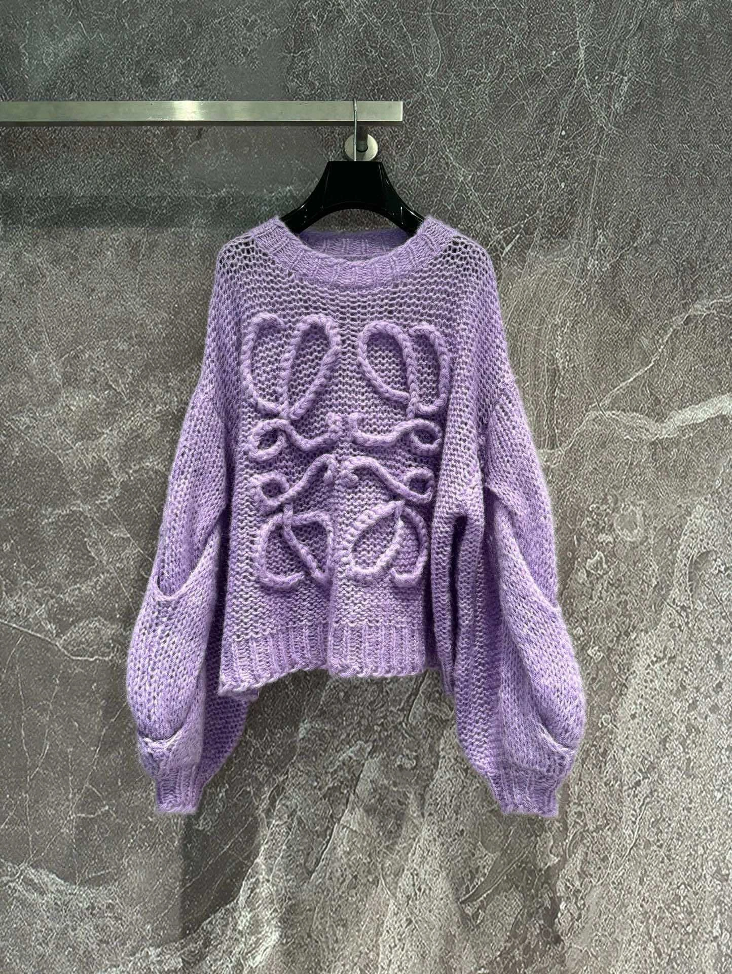 Victoria- 8o5w5 oversized 4colour item:D-F240H2646-4
