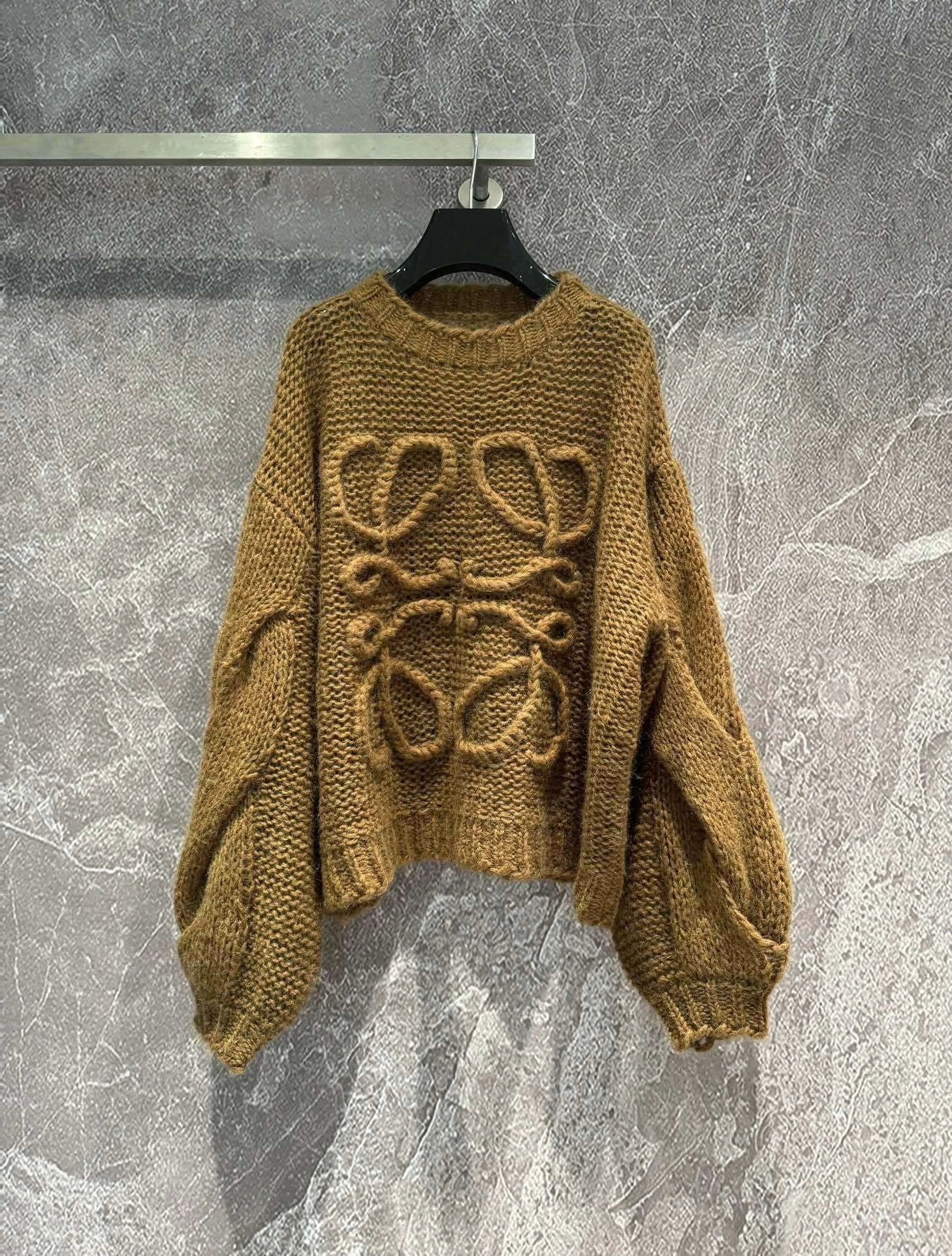 Victoria- 8o5w5 oversized 4colour item:D-F240H2646-4