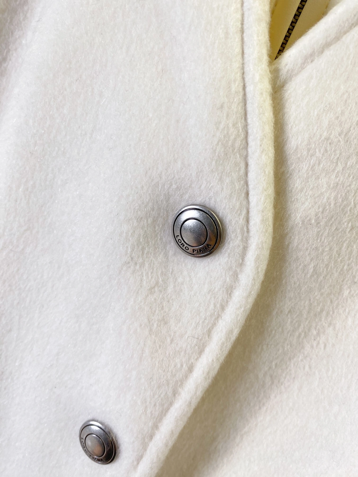 Victoria- 8oro Pi191 cashmere 2colour item:E-F020J2308-2H