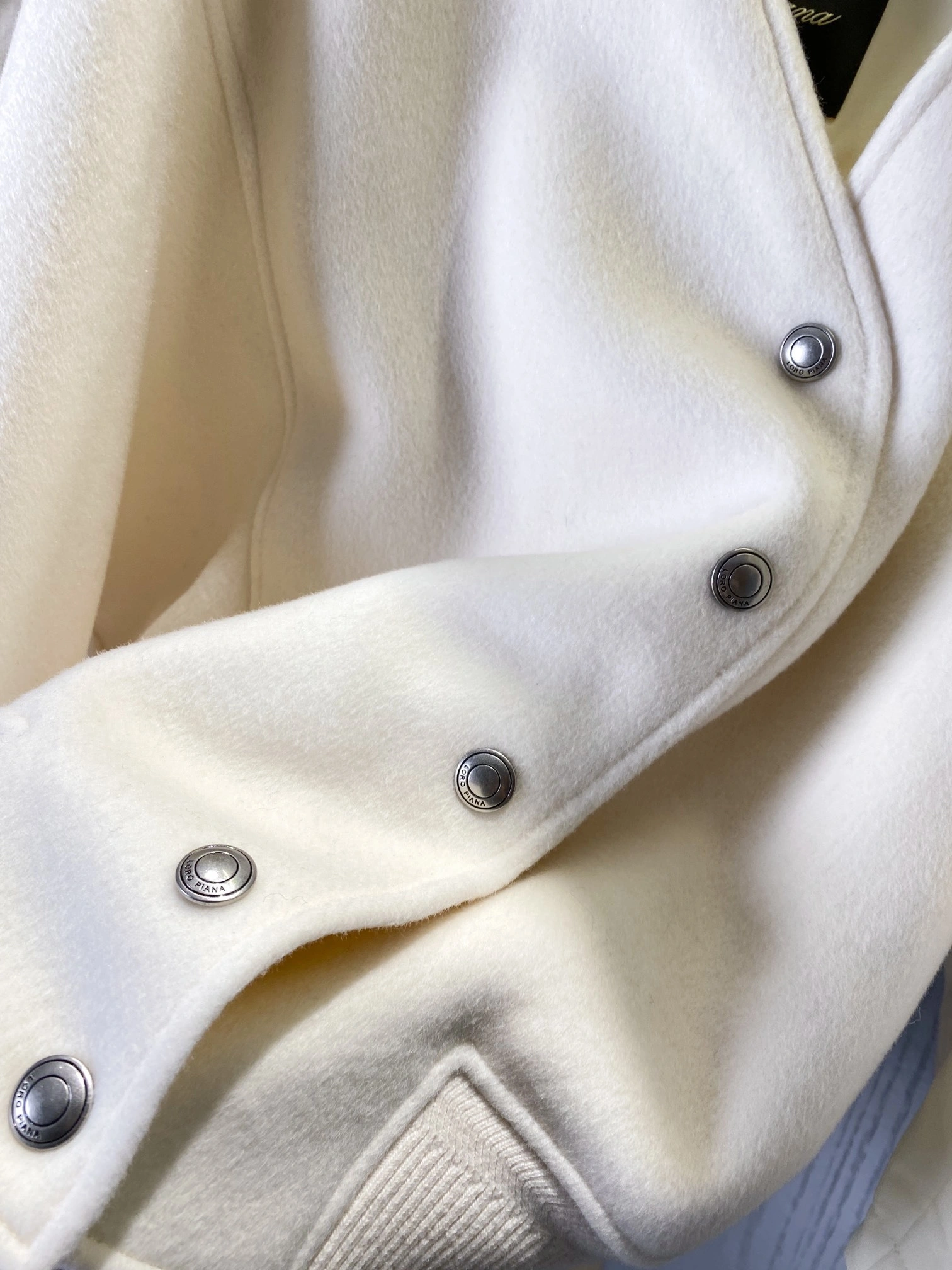 Victoria- 8oro Pi191 cashmere 2colour item:E-F020J2308-2H