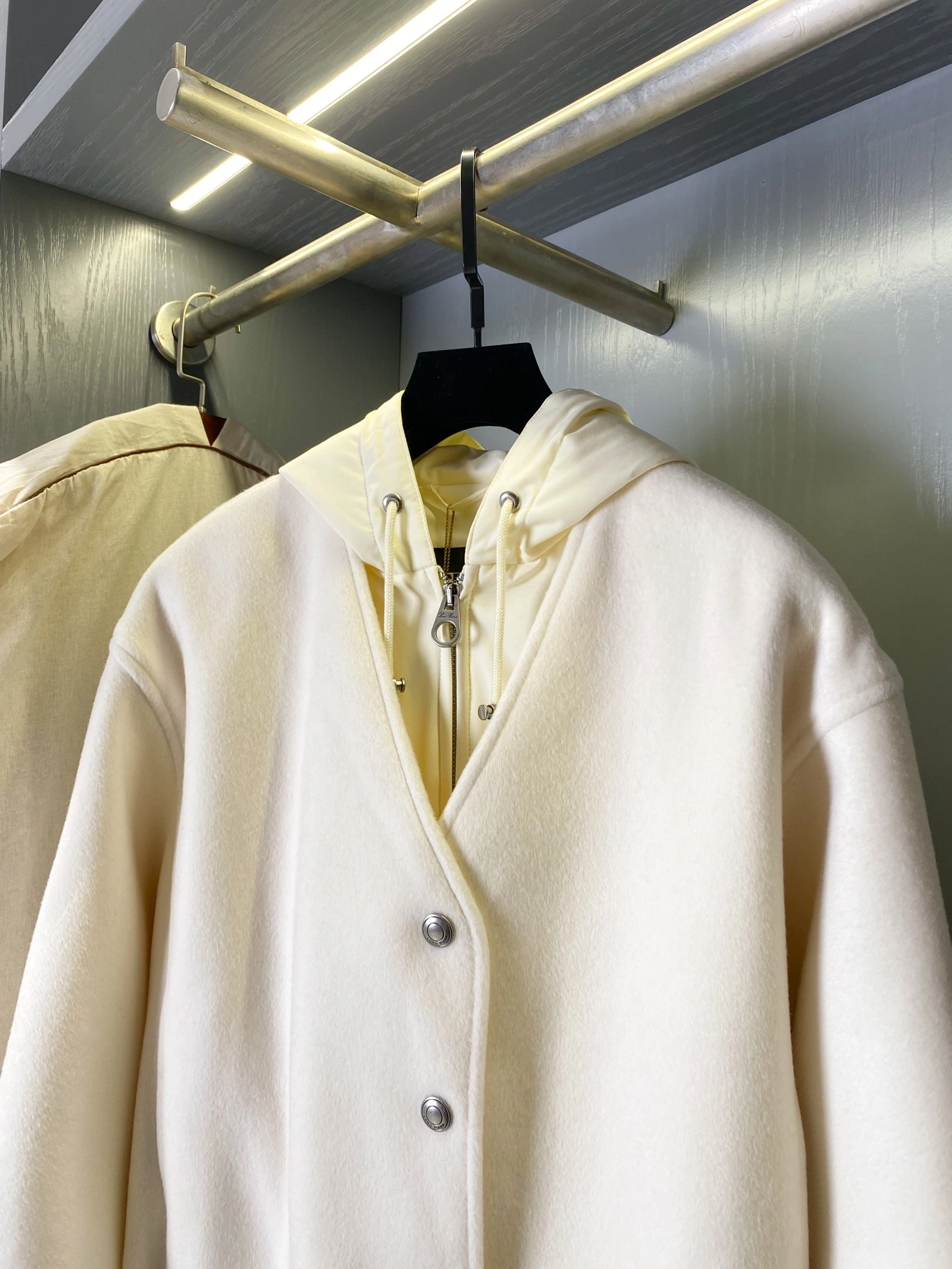 Victoria- 8oro Pi191 cashmere 2colour item:E-F020J2308-2H
