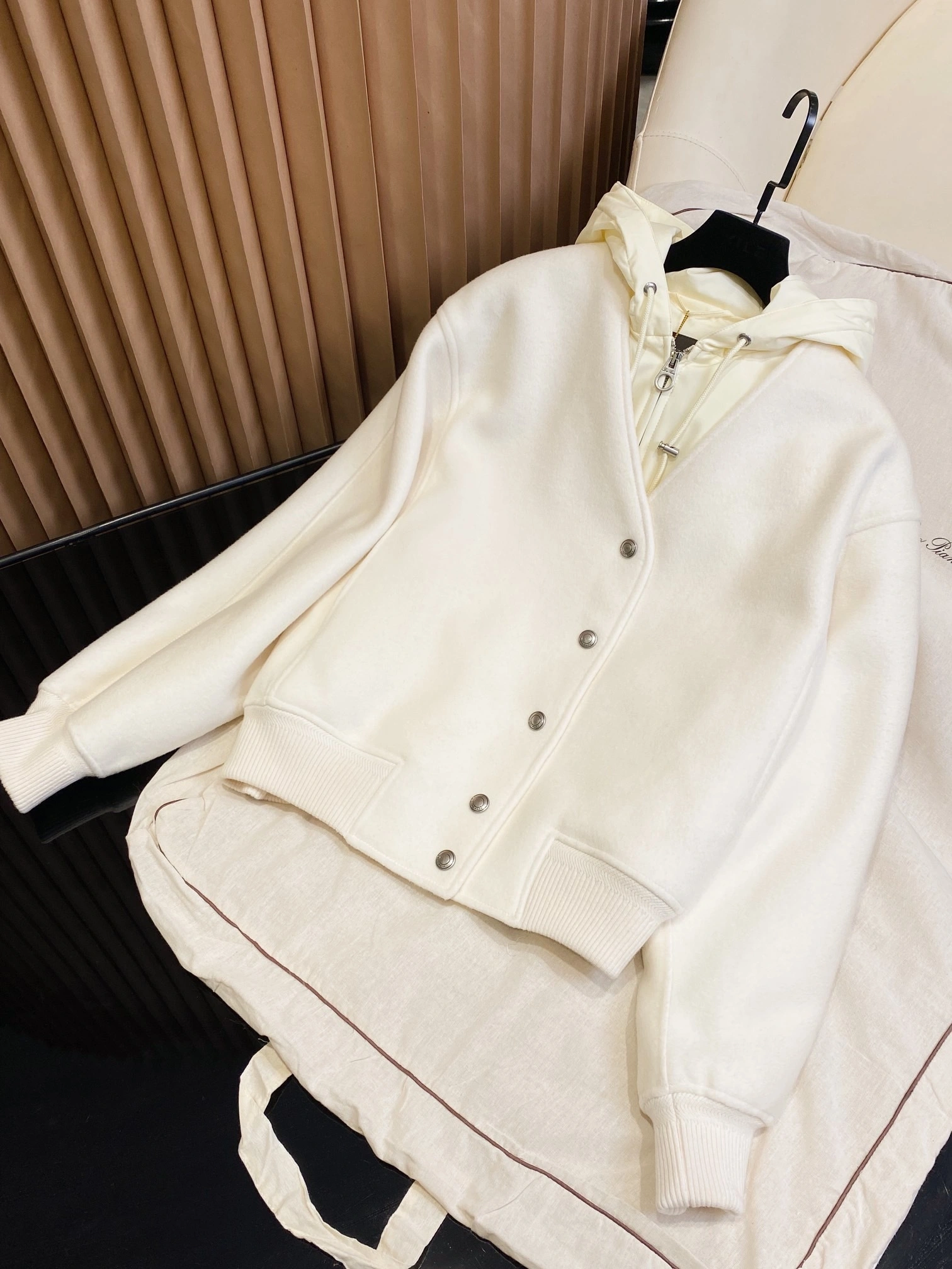 Victoria- 8oro Pi191 cashmere 2colour item:E-F020J2308-2H
