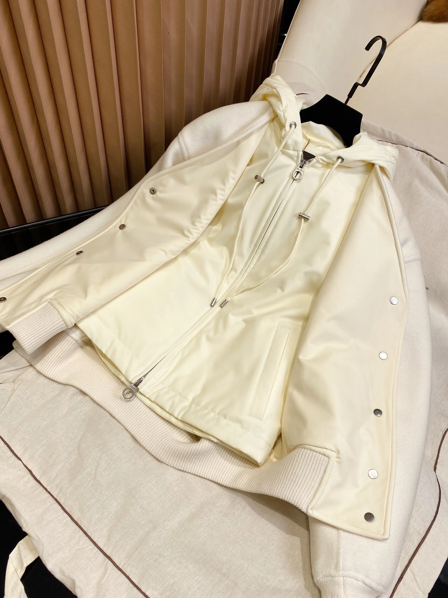 Victoria- 8oro Pi191 cashmere 2colour item:E-F020J2308-2H