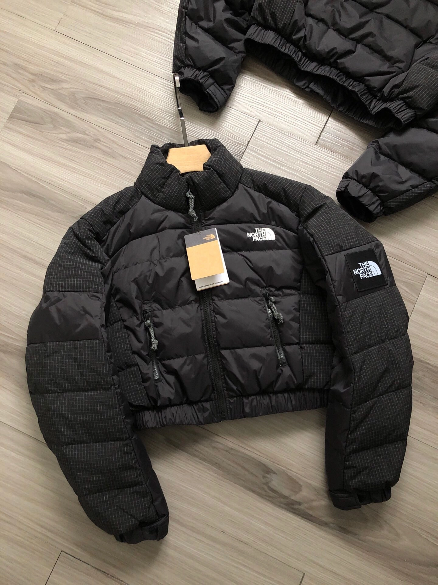 Victoria- F135 90% Duck down 100% feather item:D-F110J1533