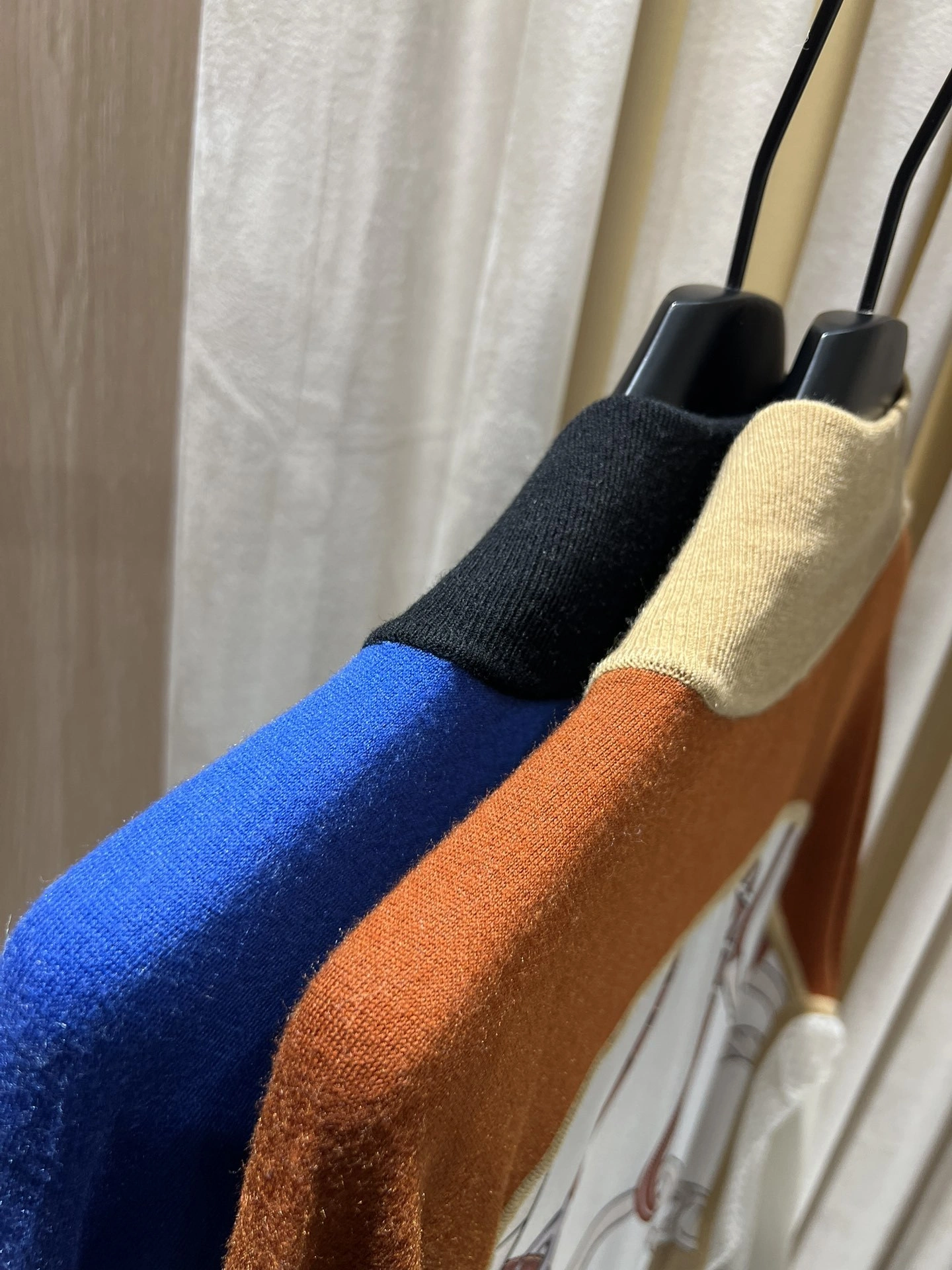 Victoria- H5r75s Extrafine Merino Wool Real silk 2Colour item:E-F140K1631-2H
