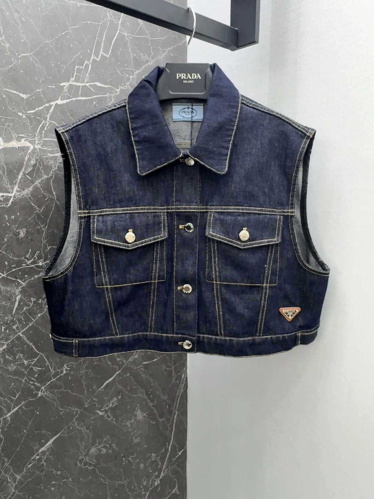 Victoria- Pr141 item:D-F240G1010