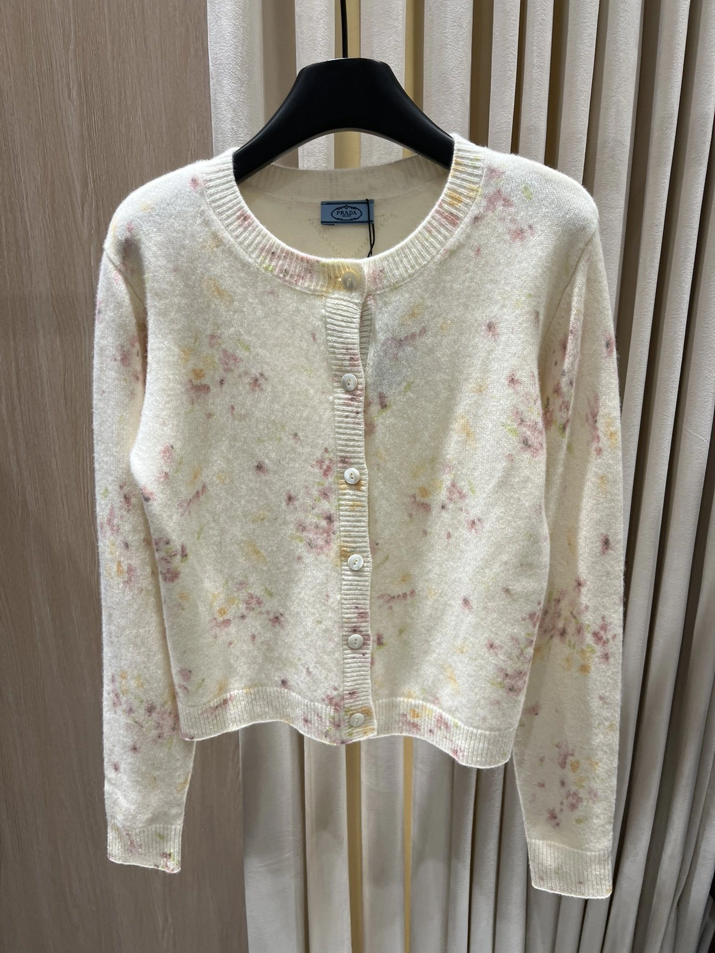 Victoria- Pr141 wool item:E-F140I2711H