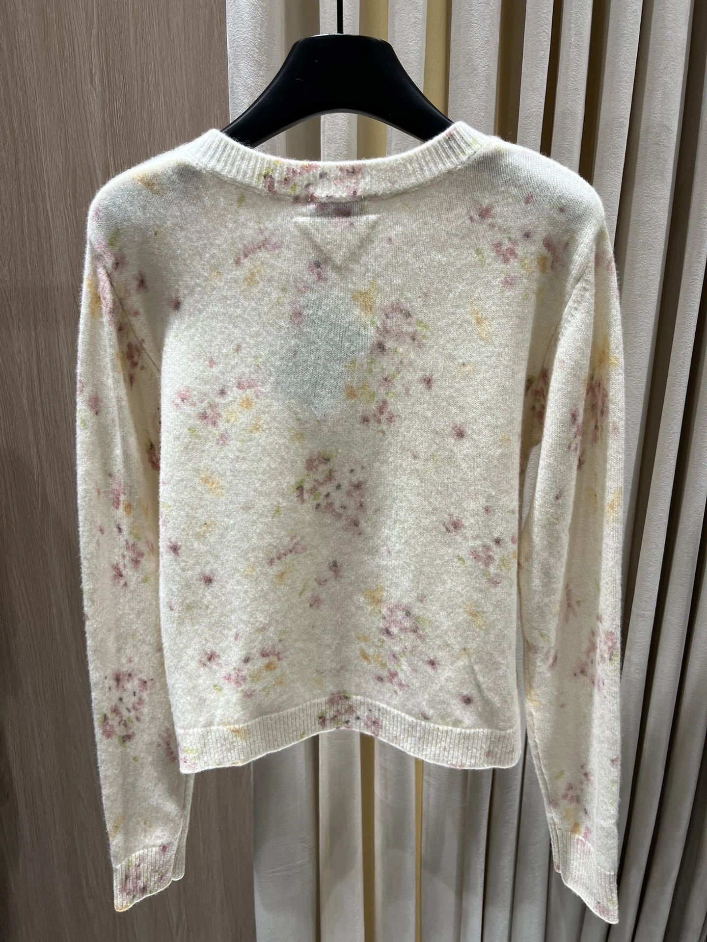 Victoria- Pr141 wool item:E-F140I2711H