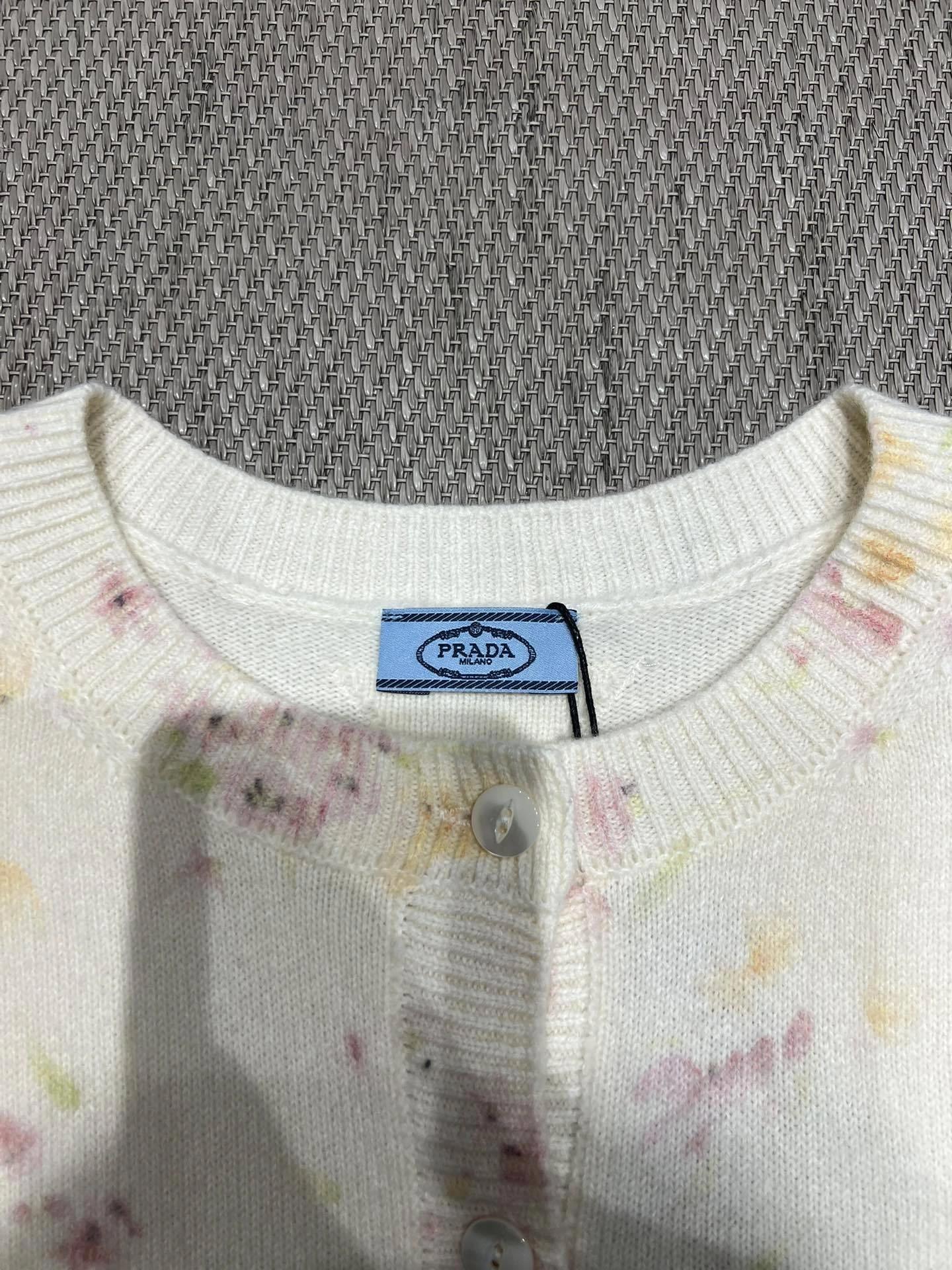 Victoria- Pr141 wool item:E-F140I2711H