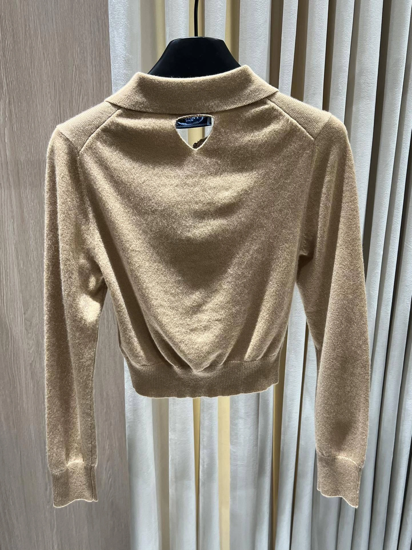 Victoria- Pr141 wool item:E-F140I2715H