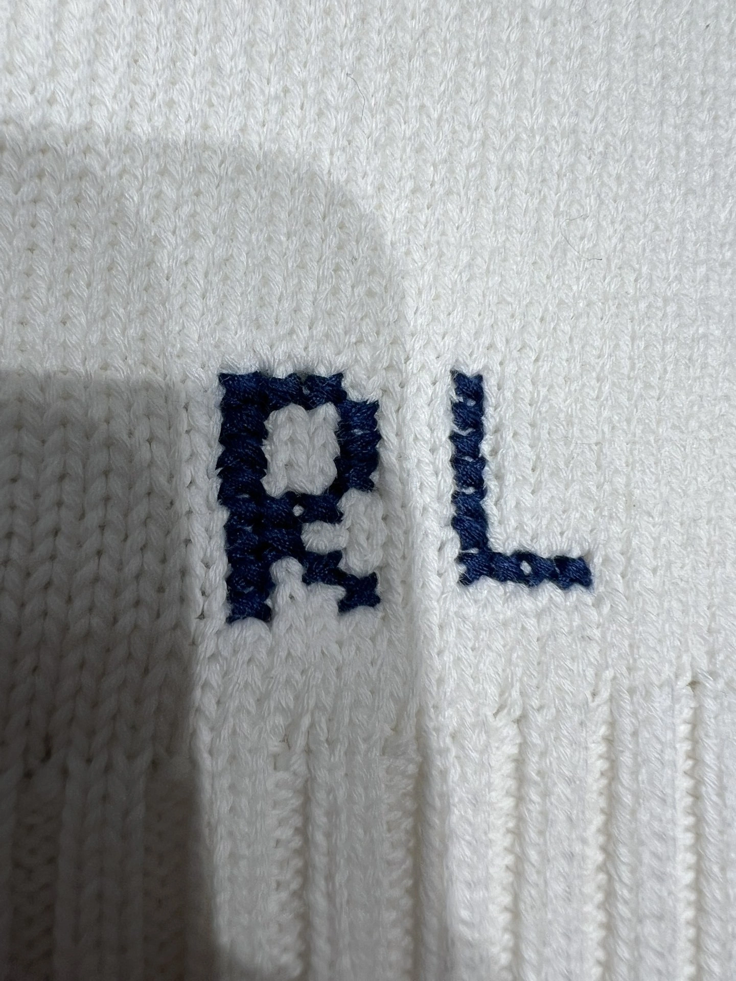 Victoria- R18ph embroidery item:E-F140I2726H