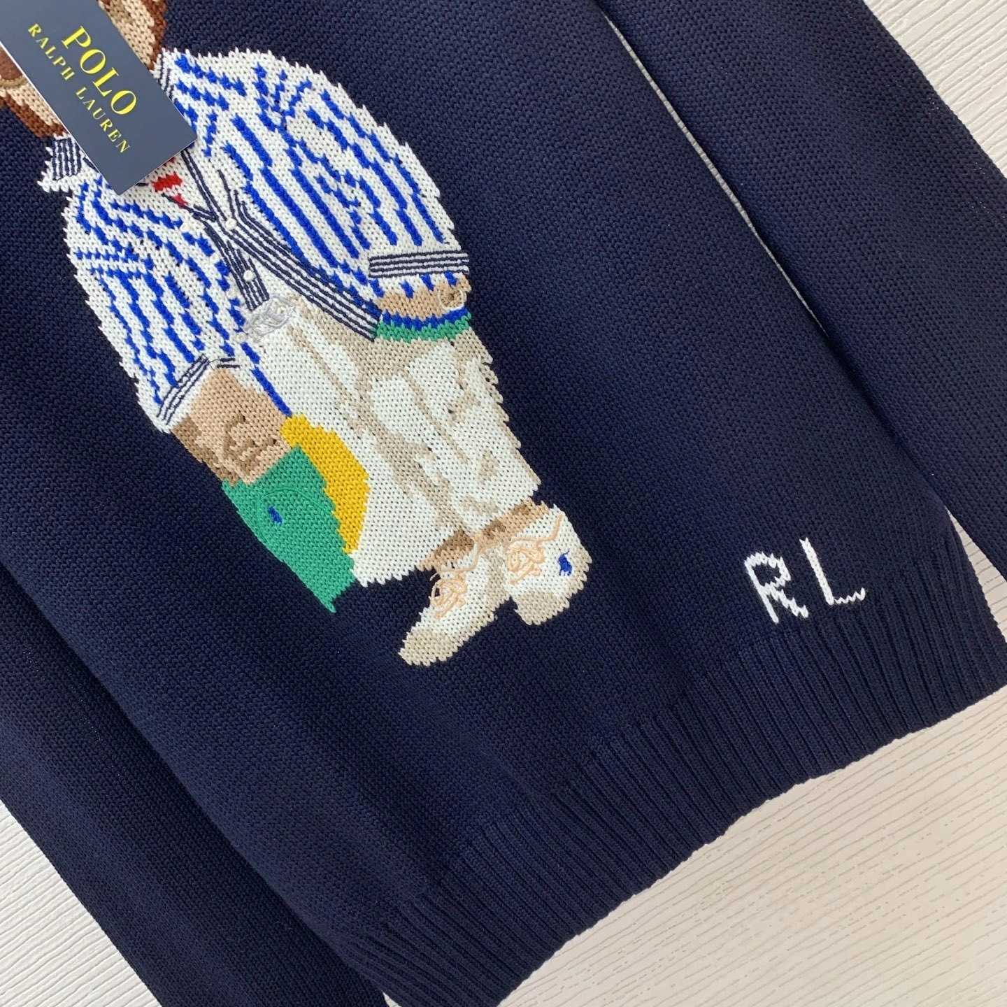 Victoria- R18ph item:E-F044I0251
