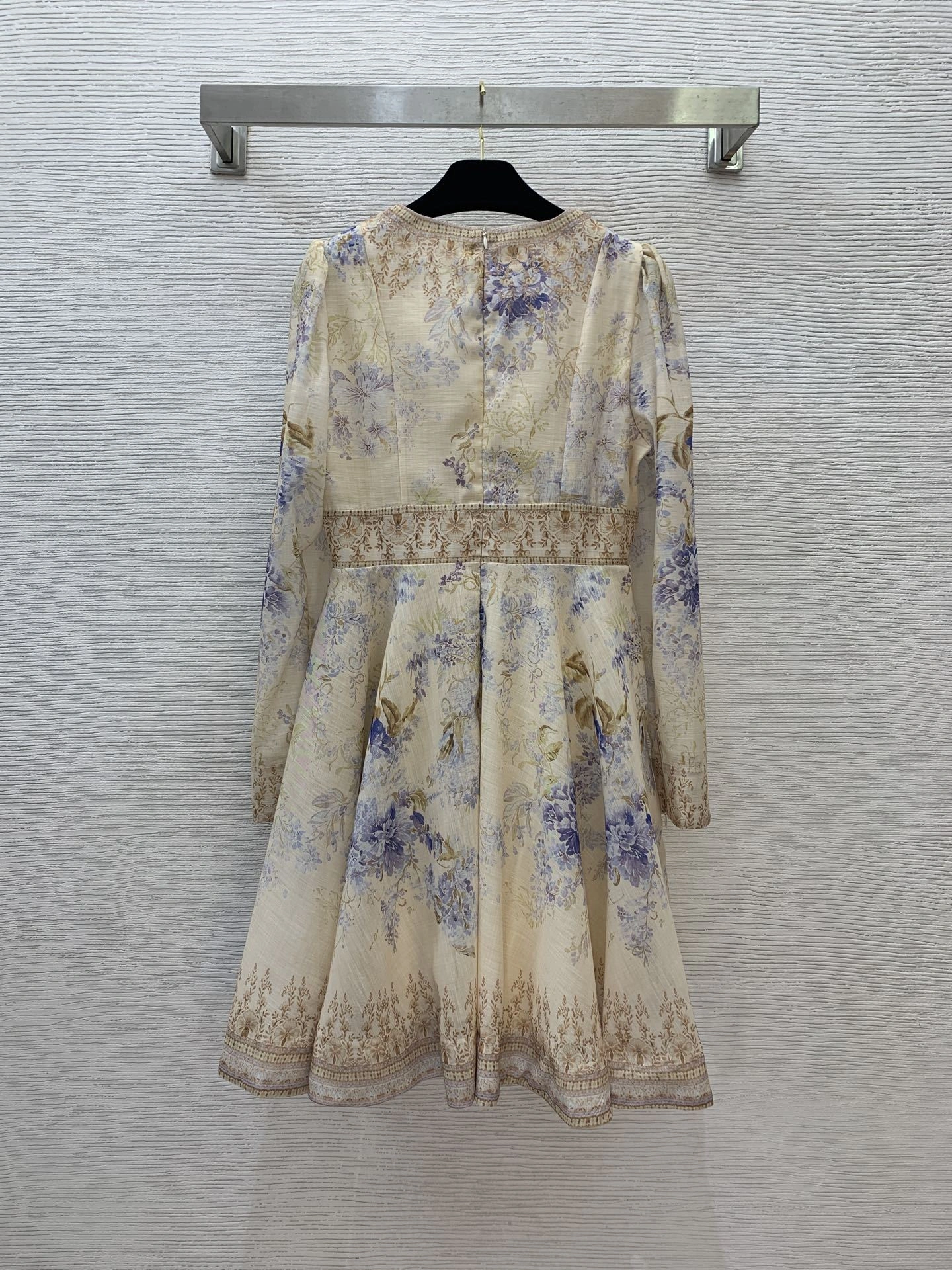 Victoria- Zi775r7199 G25040318 item:E-F044D1151