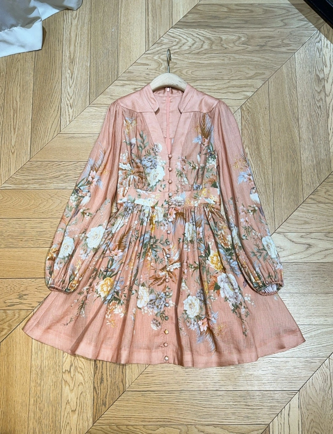 Victoria- Zi775r7199 item:E-F074B1196H