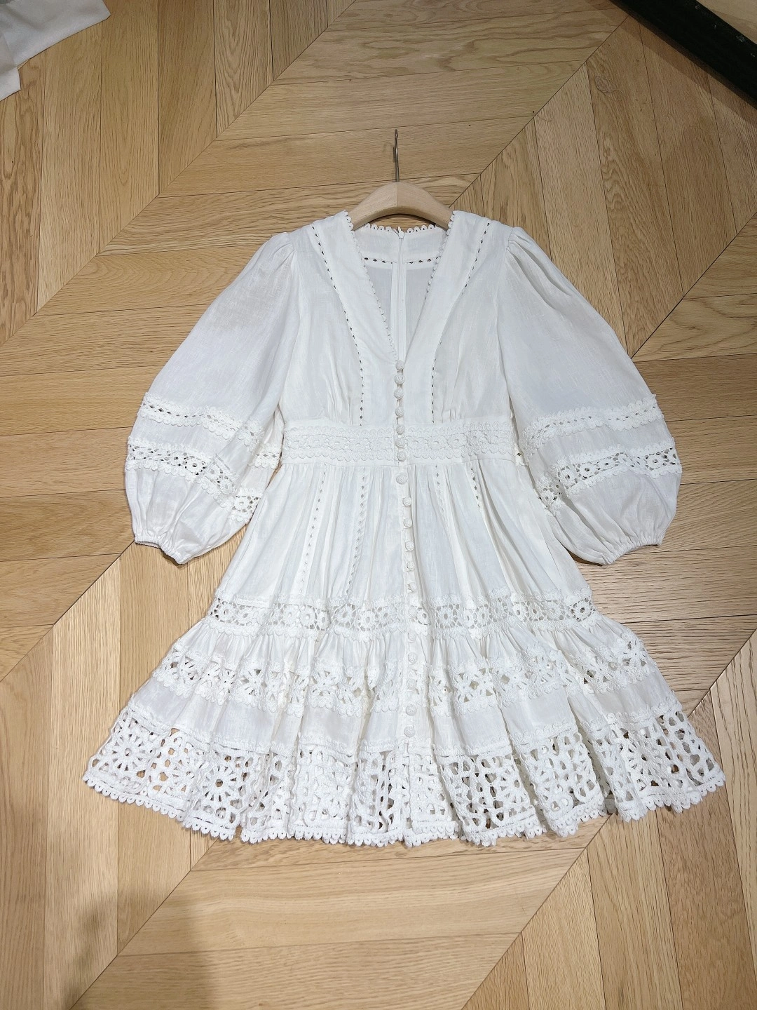 Victoria- Zi775r7199 item:E-F074B1197H