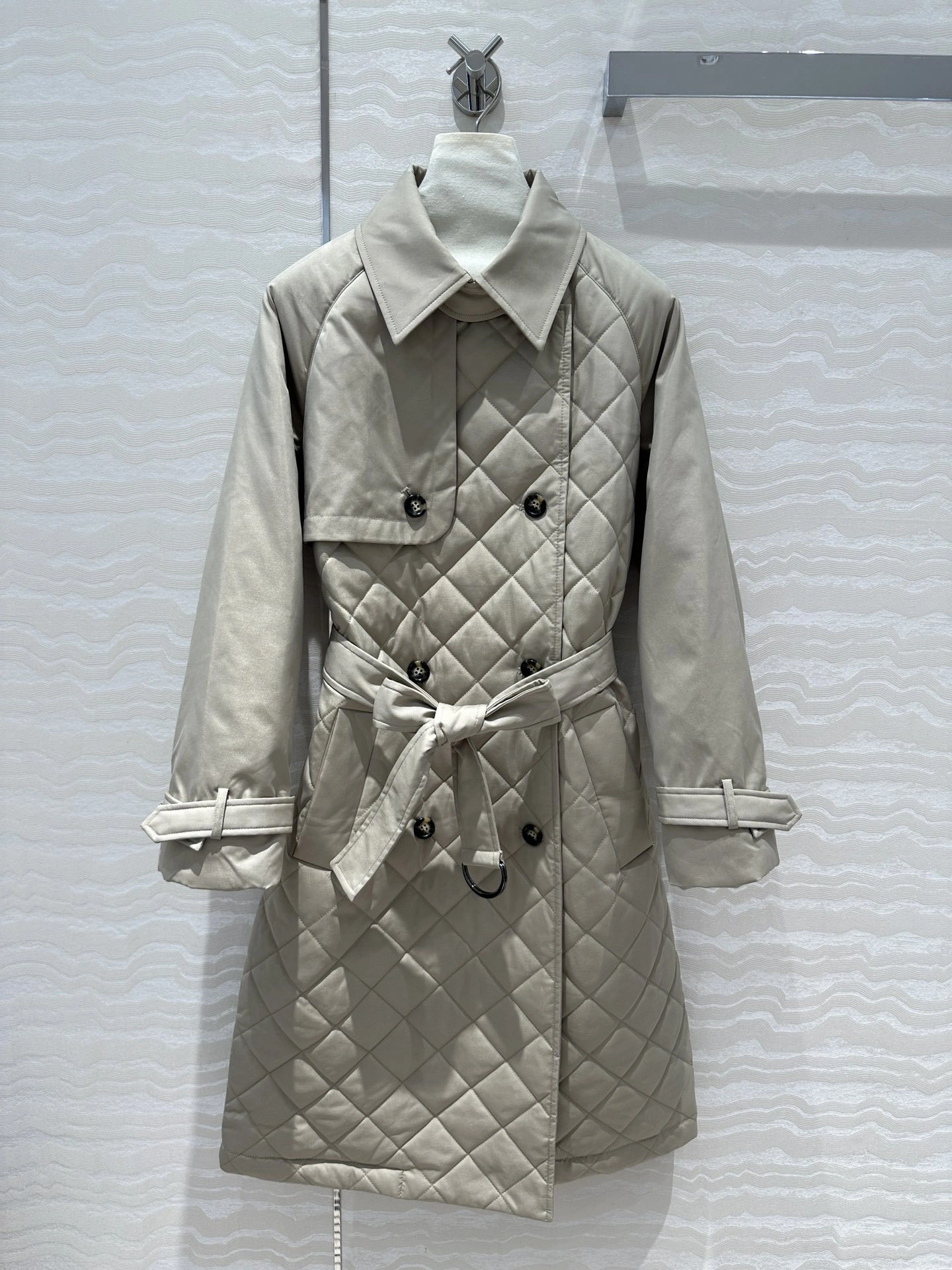 Victoria-2ru9588o item:D-F061H1641