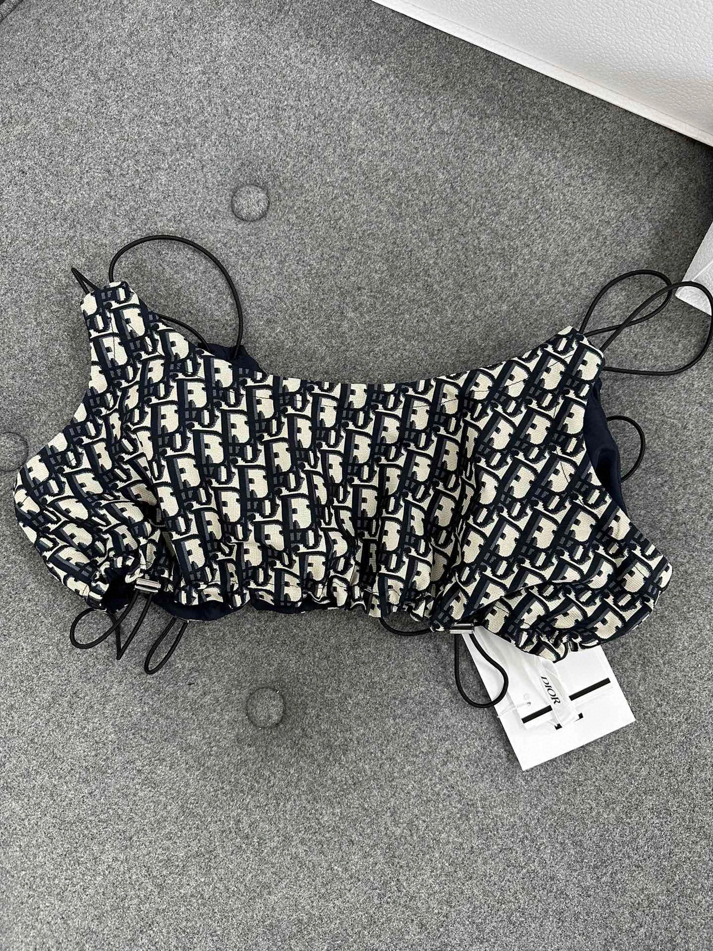 Victoria-4ior item:C-F801J1242