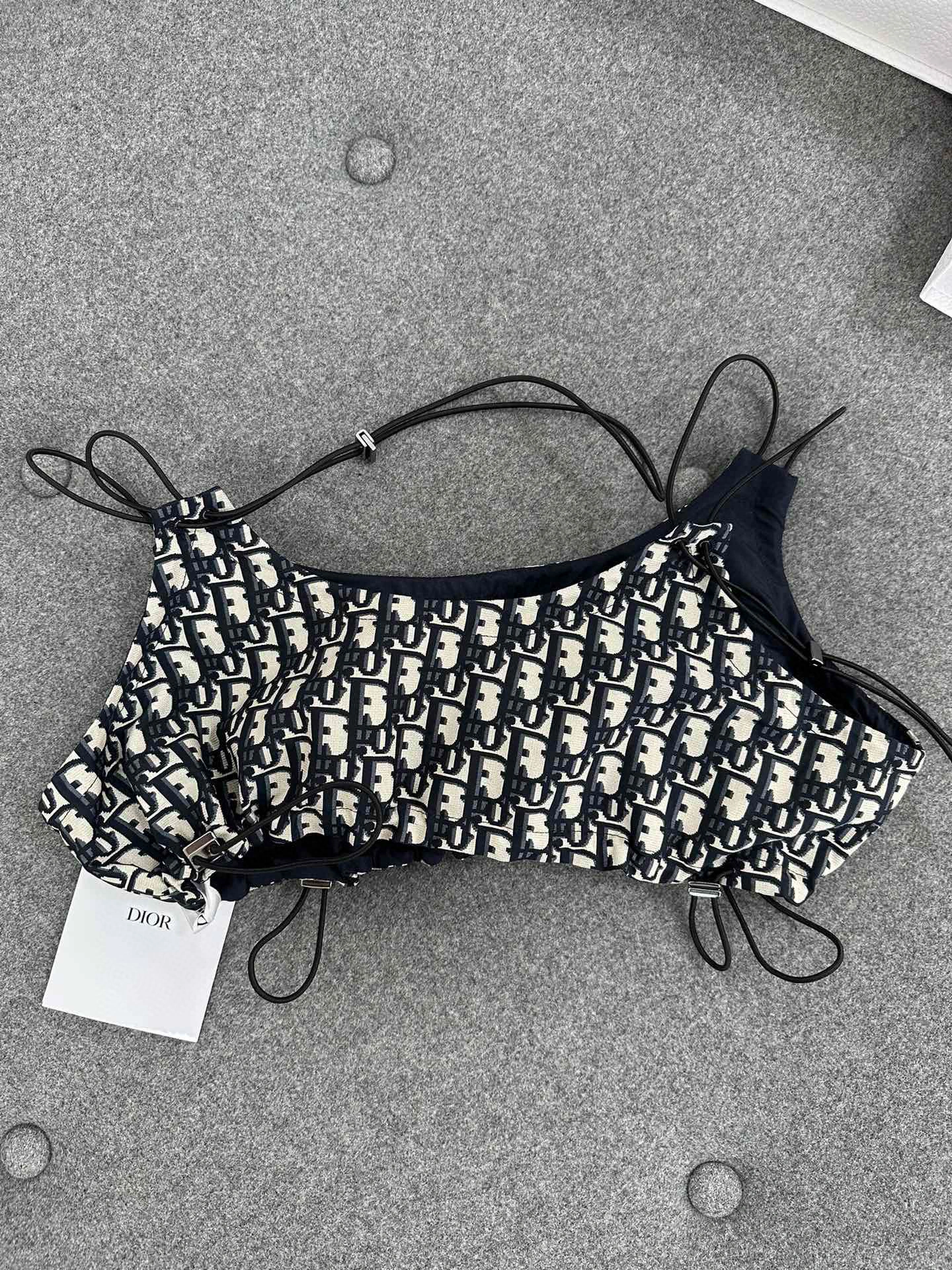 Victoria-4ior item:C-F801J1242