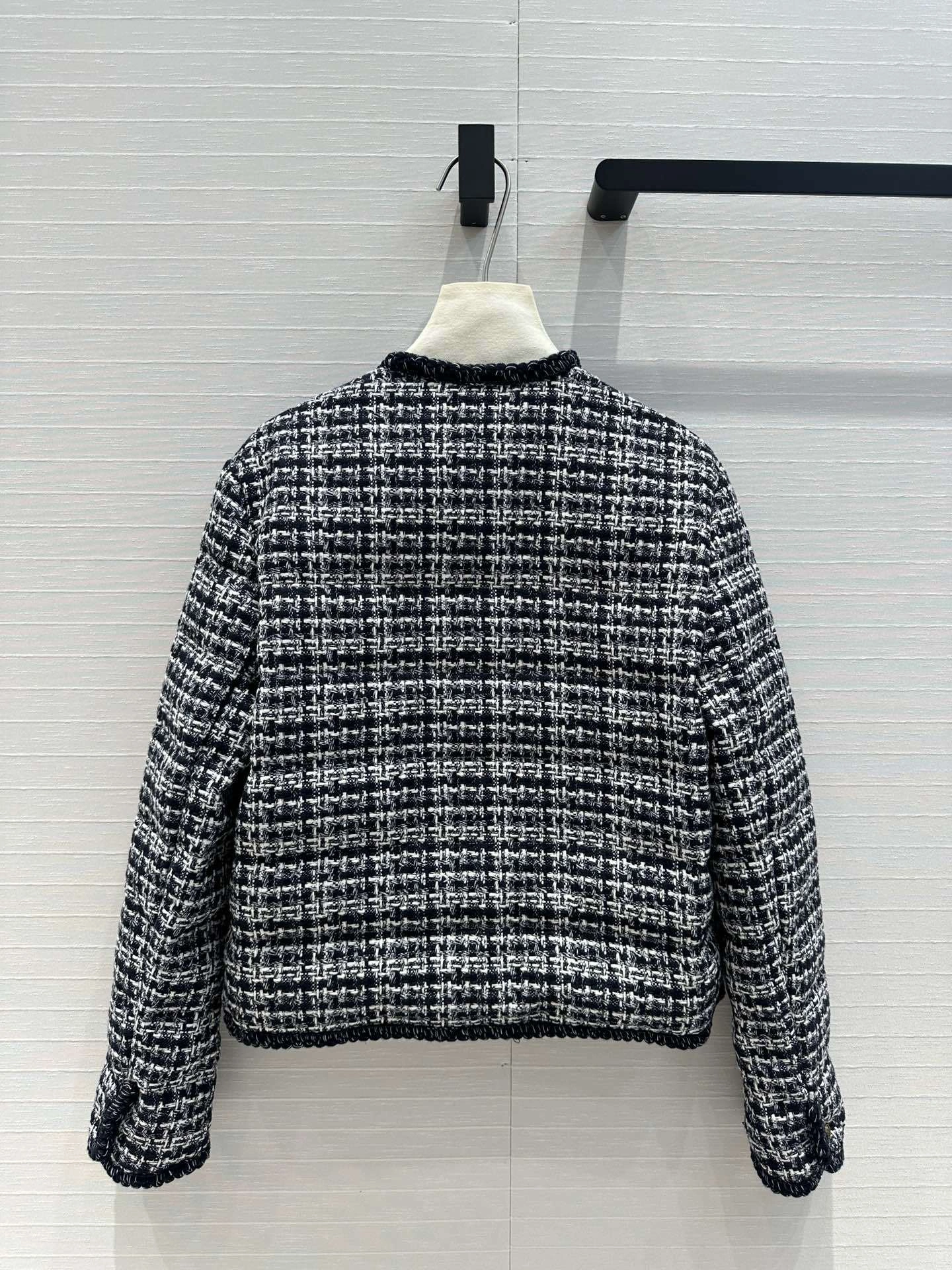 Victoria-7o9385r item:D-F061H1625