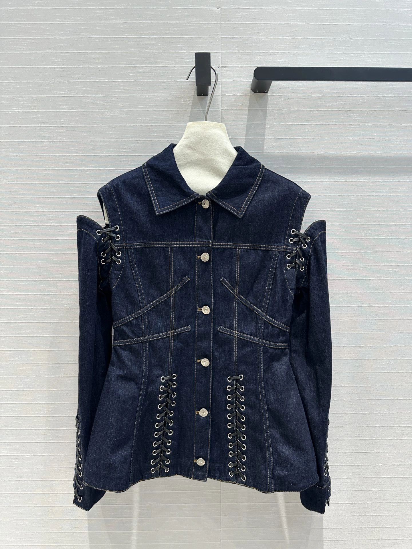 Victoria-7o9385r item:D-F061H1627