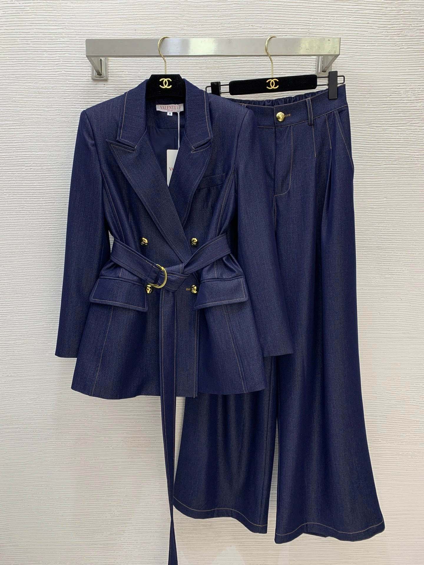 Victoria V1859ti9o logo item:F-F044A1999T