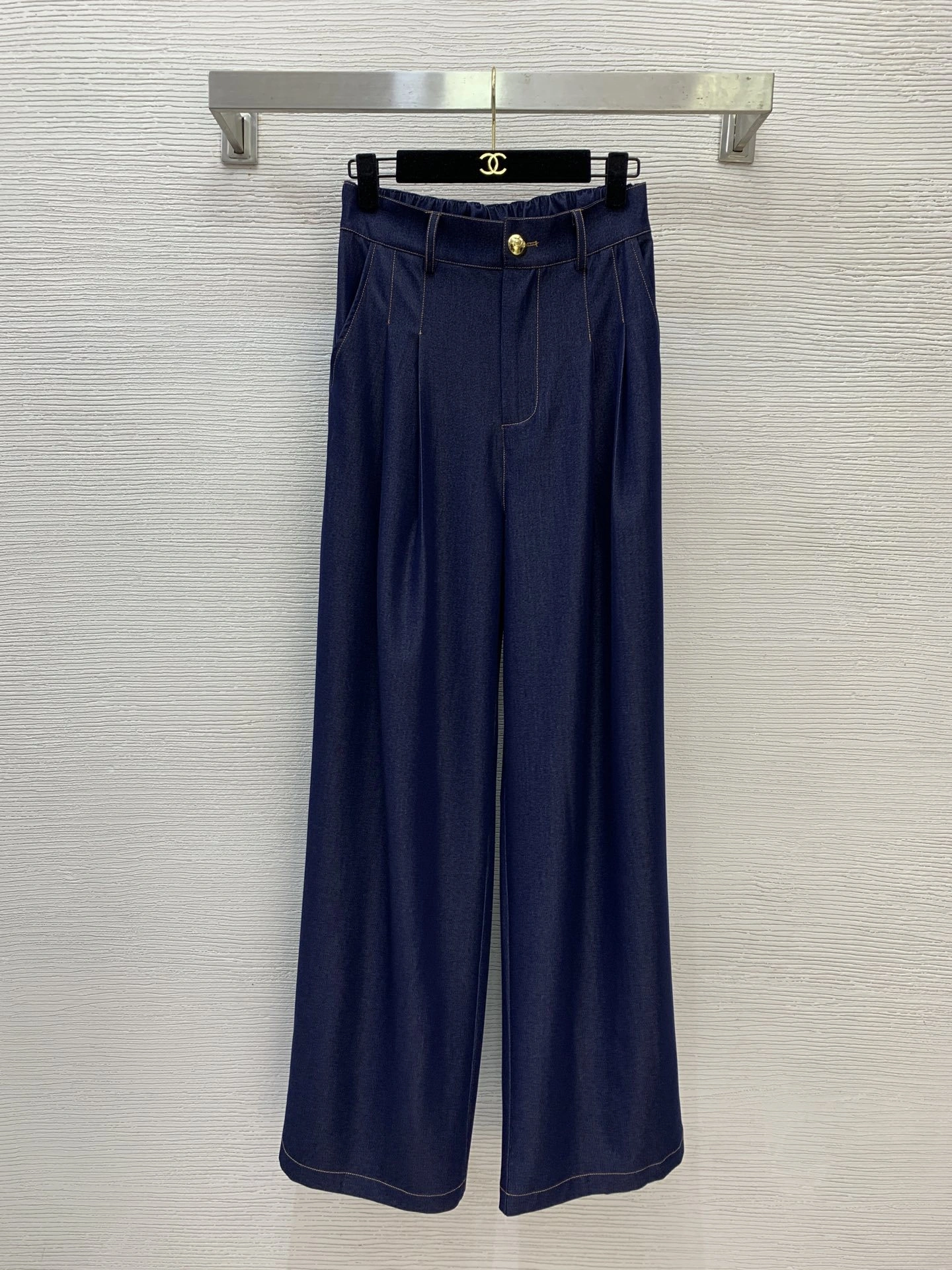 Victoria V1859ti9o logo item:F-F044A1999T