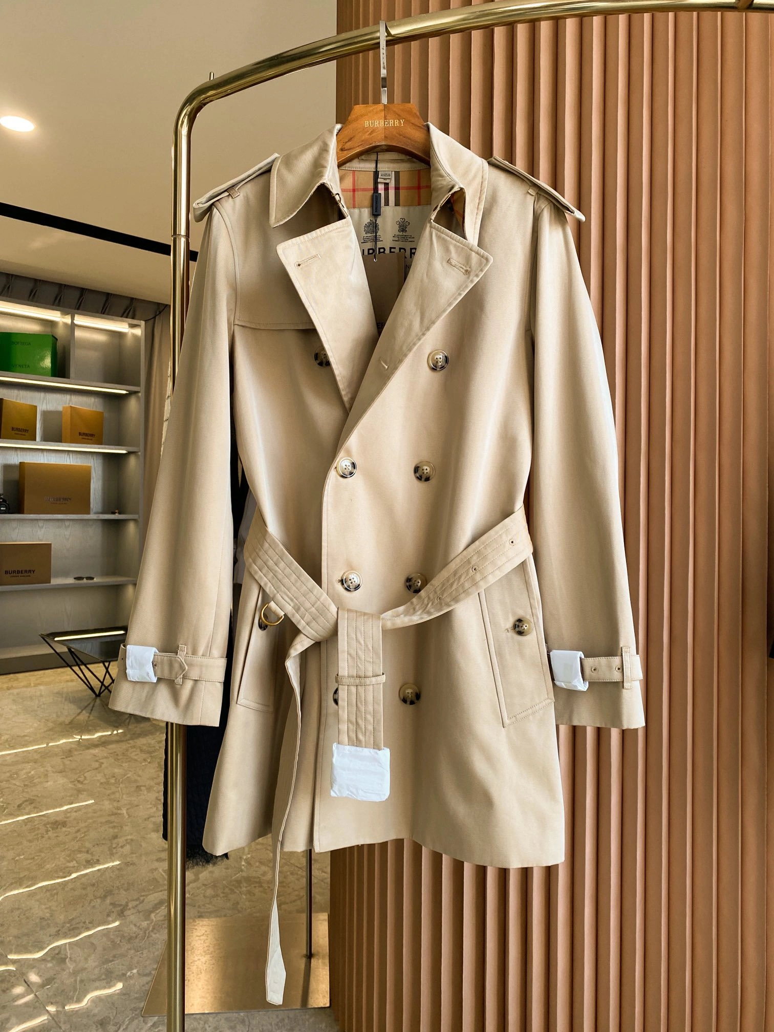 WGLuxury-- 2ur25rry high quality version Horn button 2Colour item:D-F020J1014-2
