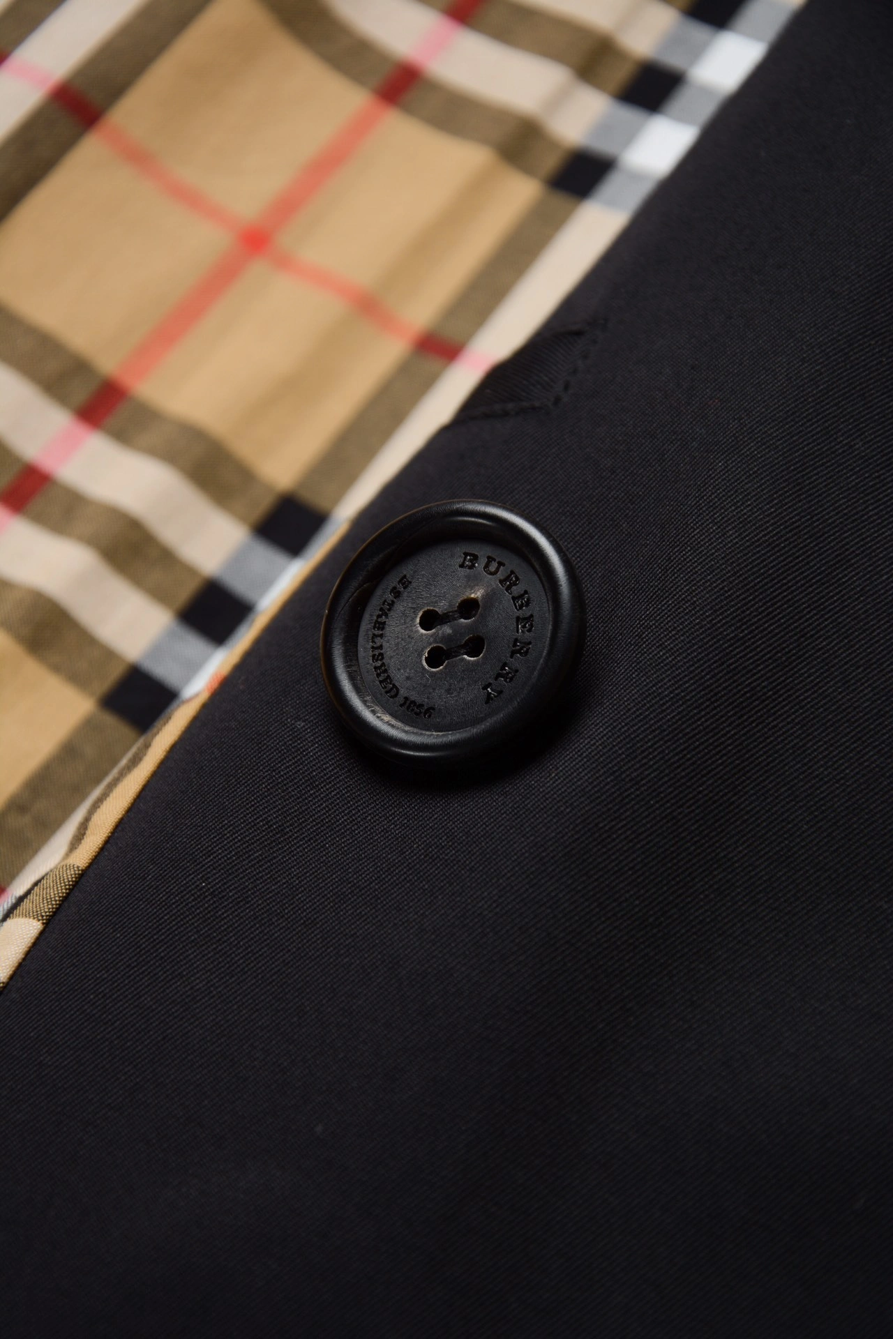WGLuxury-- 2ur25rry high quality version Horn button。 2Colour item:D-F020J1015-2