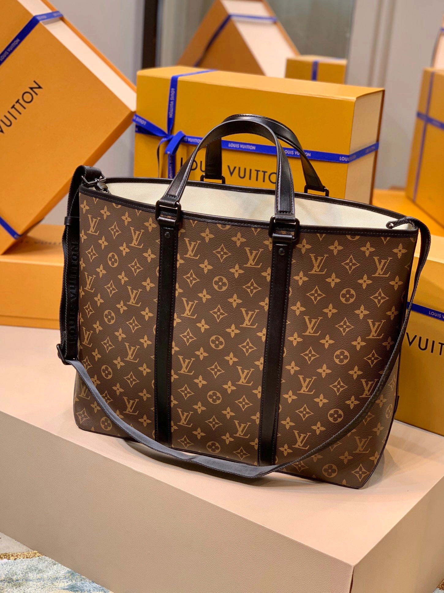 Week-End Tote M45733 item:B-B182A1024