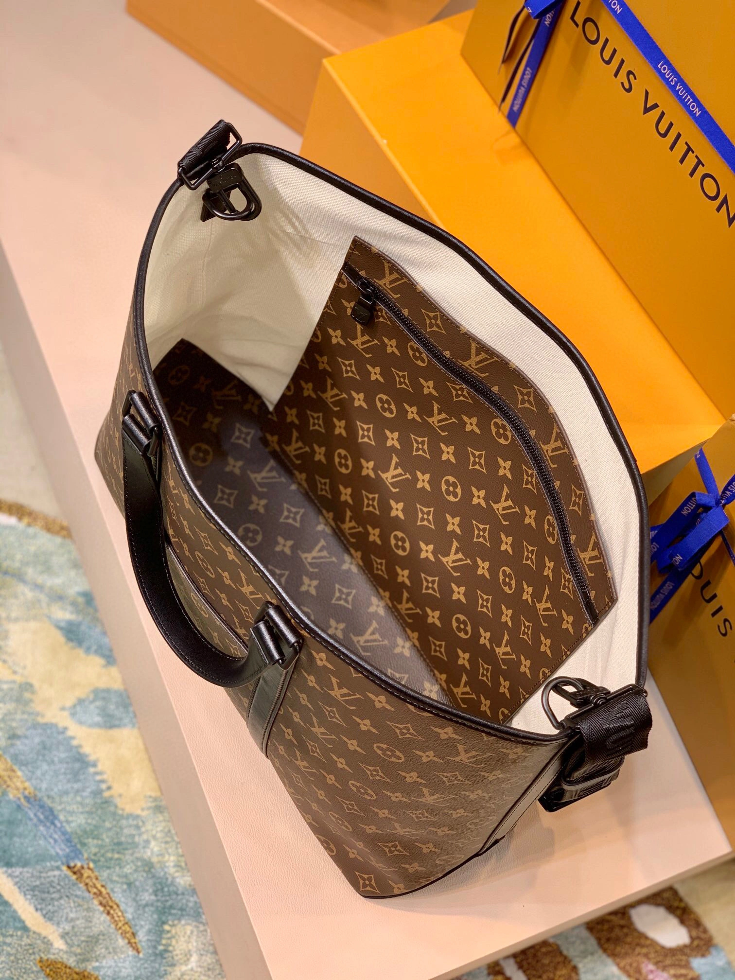 Week-End Tote M45733 item:B-B182A1024