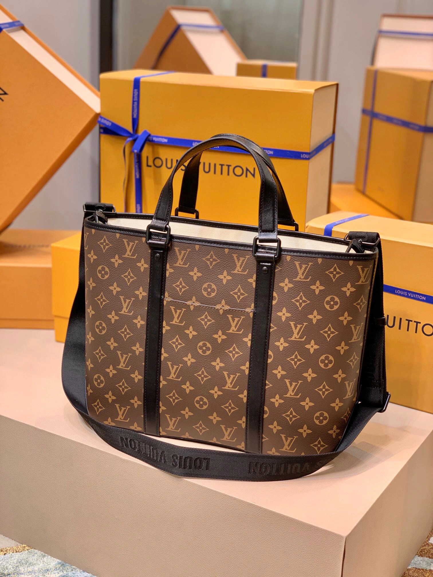 Week-End Tote M45734 item:B-B182A1023
