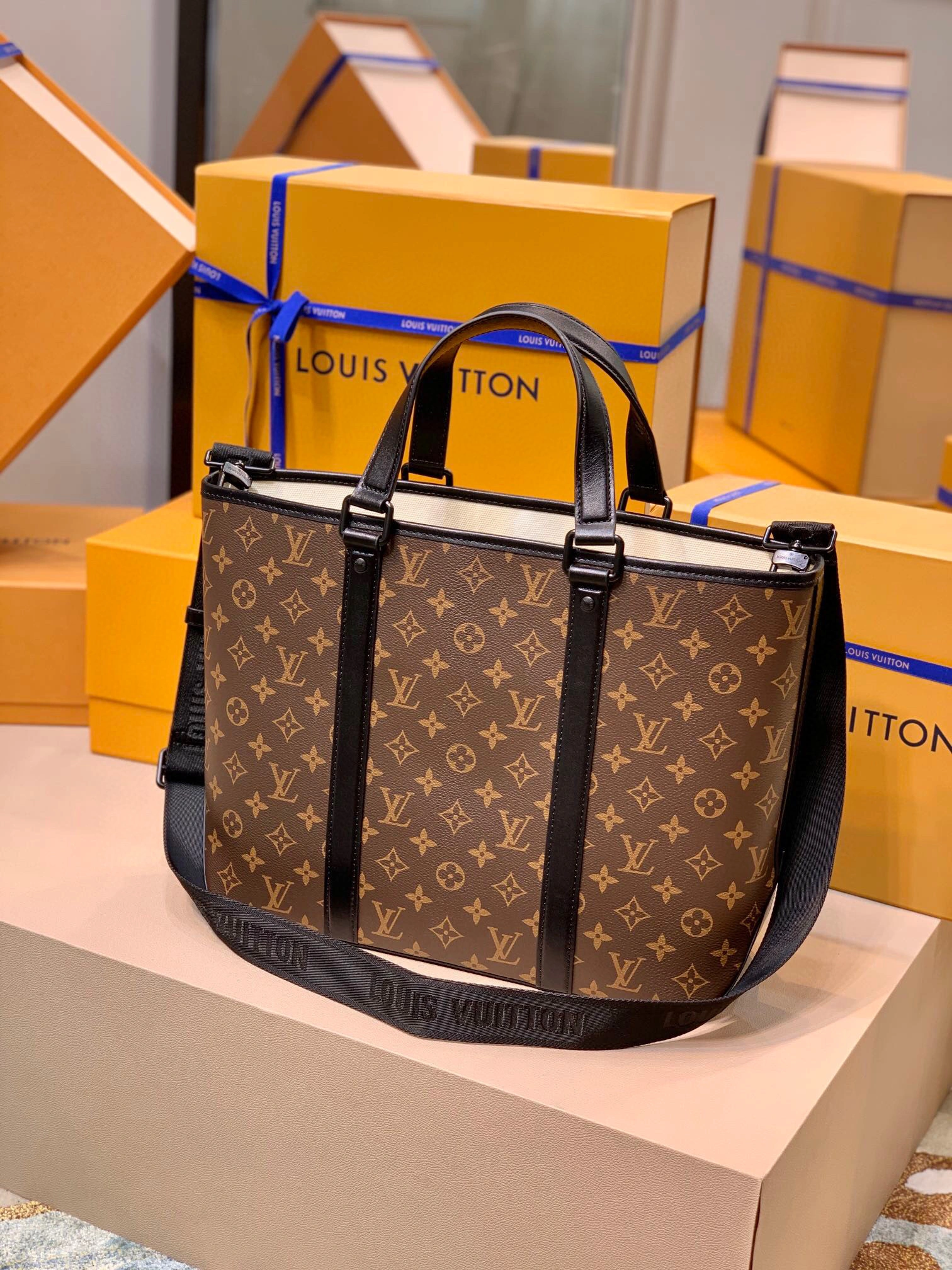 Week-End Tote M45734 item:B-B182A1023