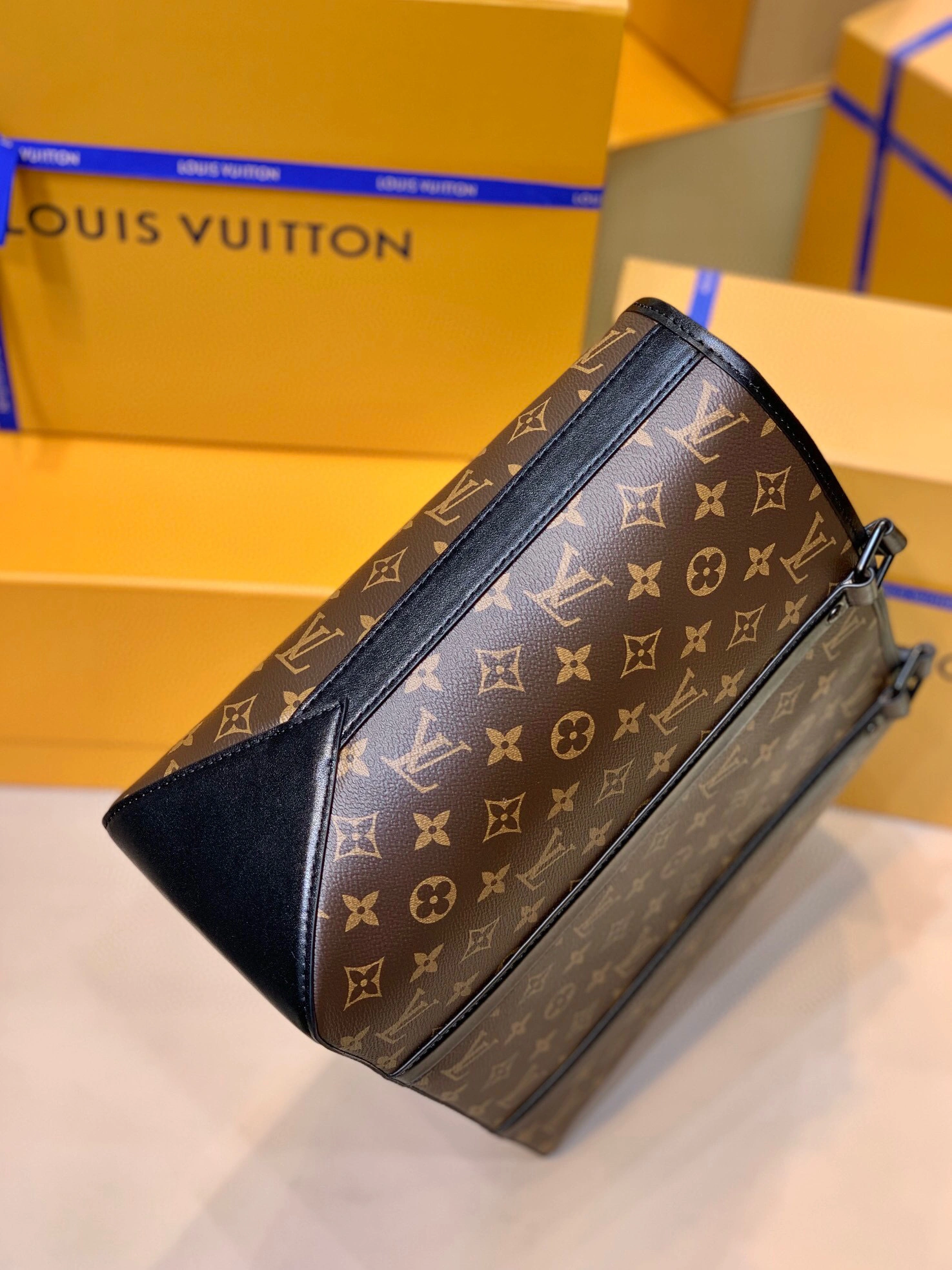 Week-End Tote M45734 item:B-B182A1023