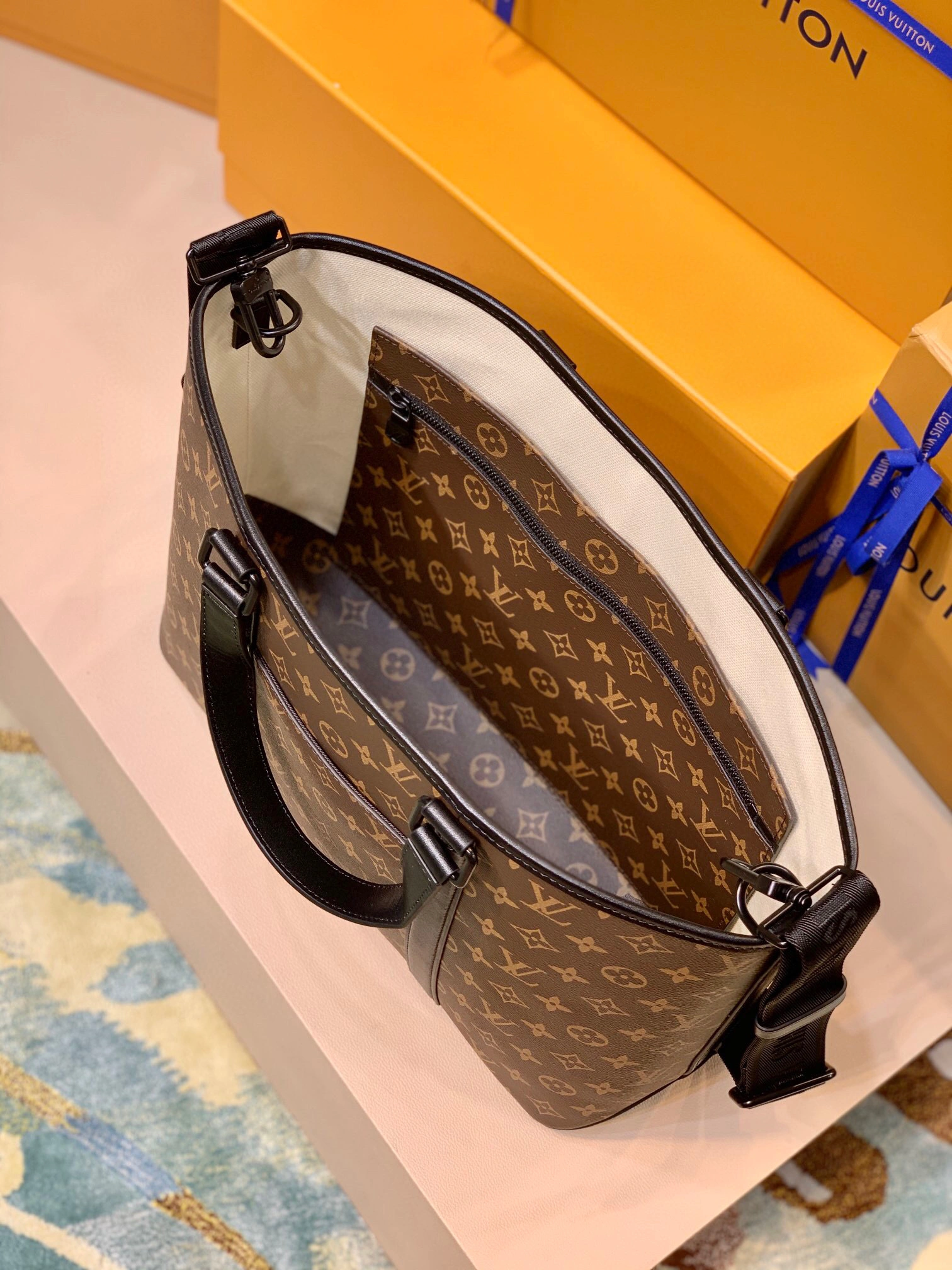 Week-End Tote M45734 item:B-B182A1023
