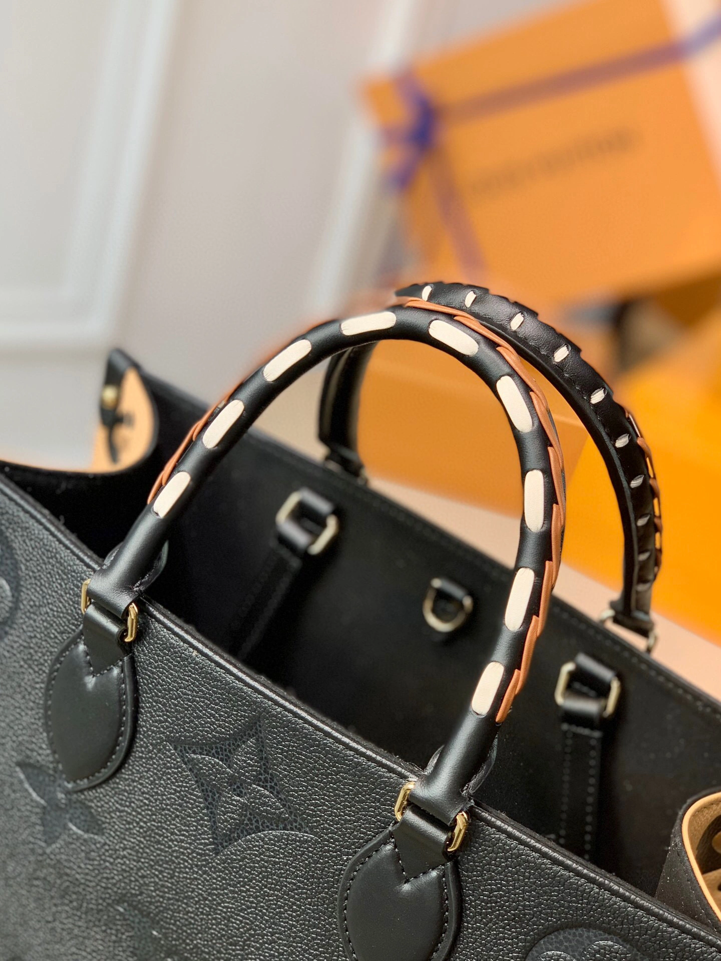 Wild at Heart Onthego M58522 item:B-B182A1011