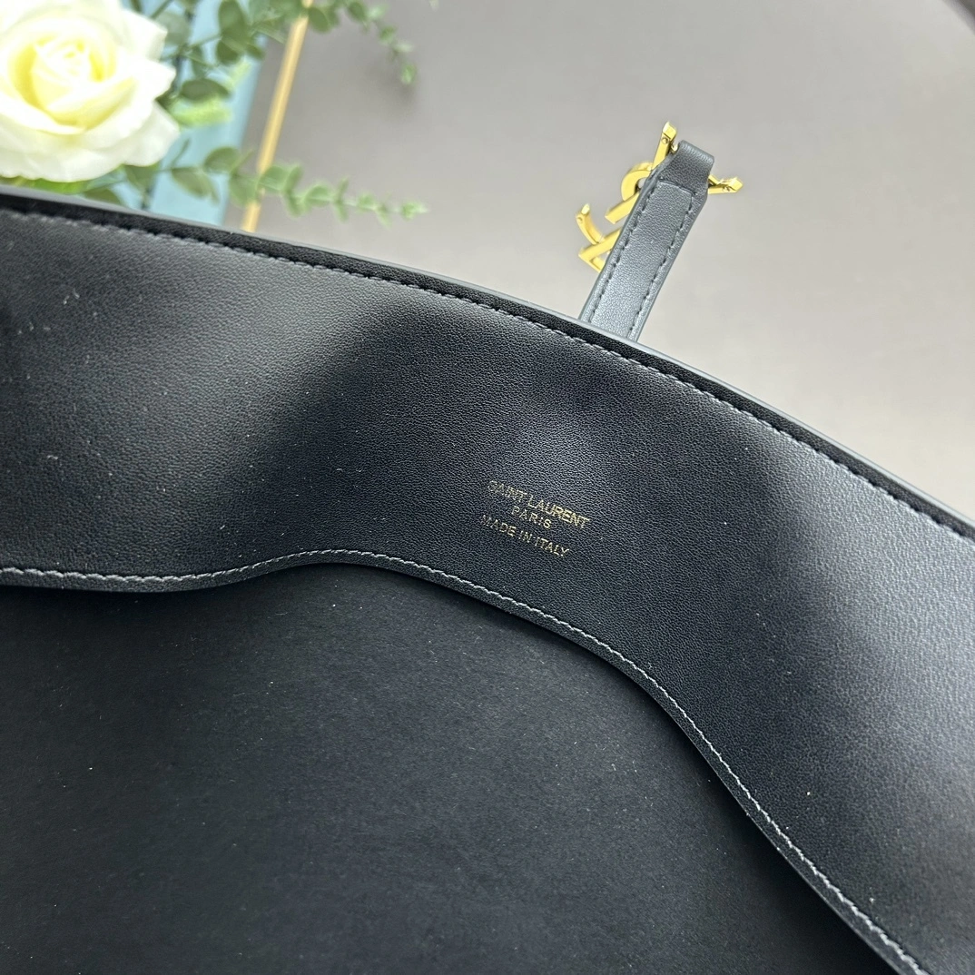 Yv5s 742828-2R20W-1000 7428282R20W1000 Calfskin item:DT-B225E2646