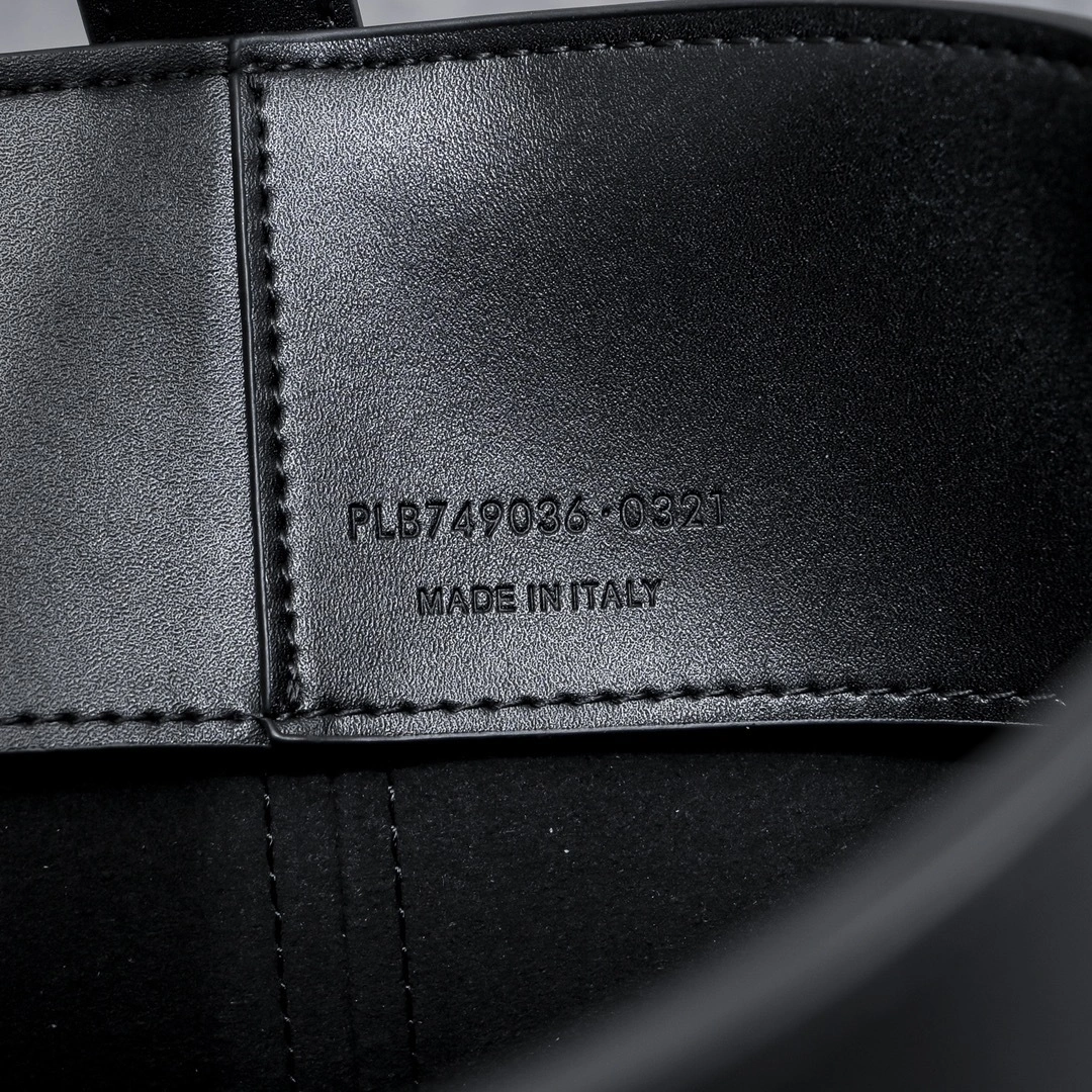 Yv5s 749036-2R20W-1000 Calfskin item:DT-B225E2628