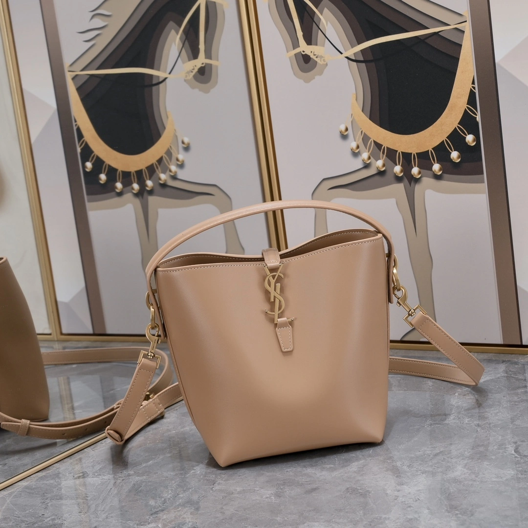 &Yv5s 749036-2R20W-2721 Calfskin item:DT-B225E2629