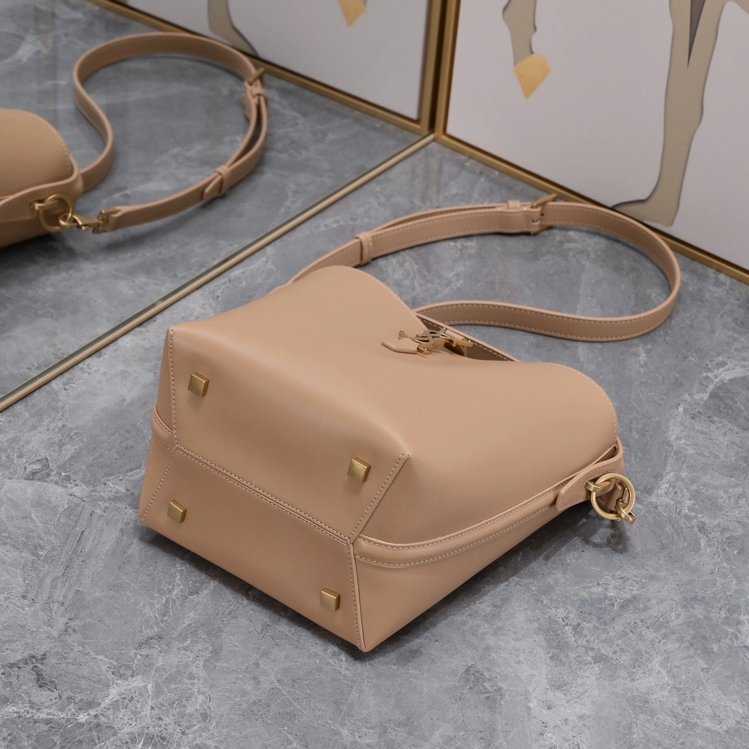 &Yv5s 749036-2R20W-2721 Calfskin item:DT-B225E2629
