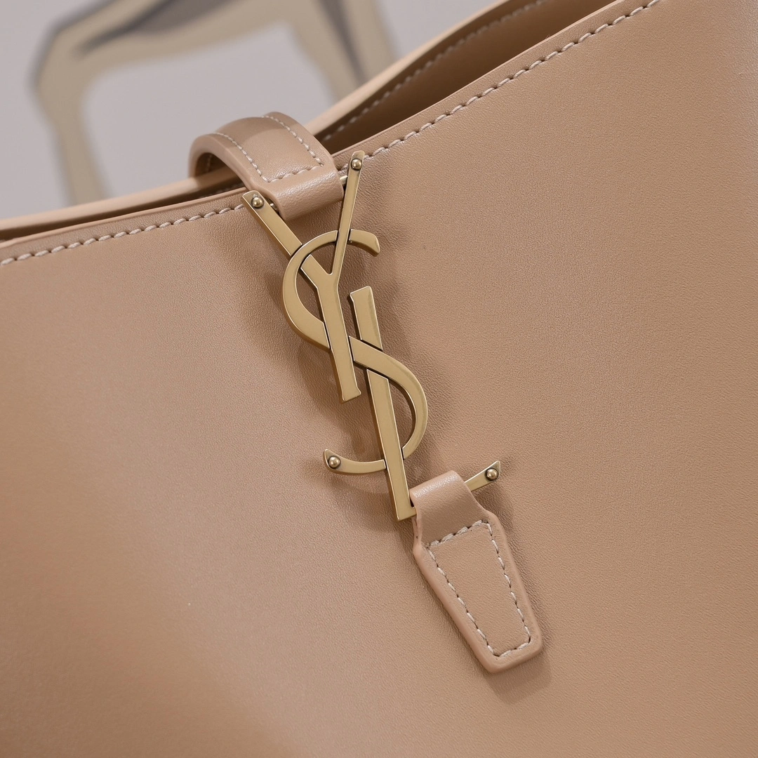 &Yv5s 749036-2R20W-2721 Calfskin item:DT-B225E2629