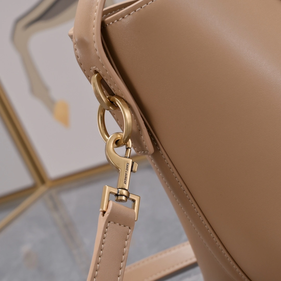 &Yv5s 749036-2R20W-2721 Calfskin item:DT-B225E2629