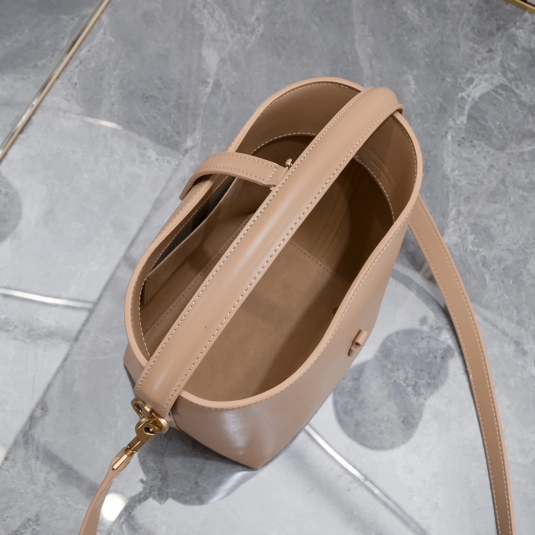 &Yv5s 749036-2R20W-2721 Calfskin item:DT-B225E2629