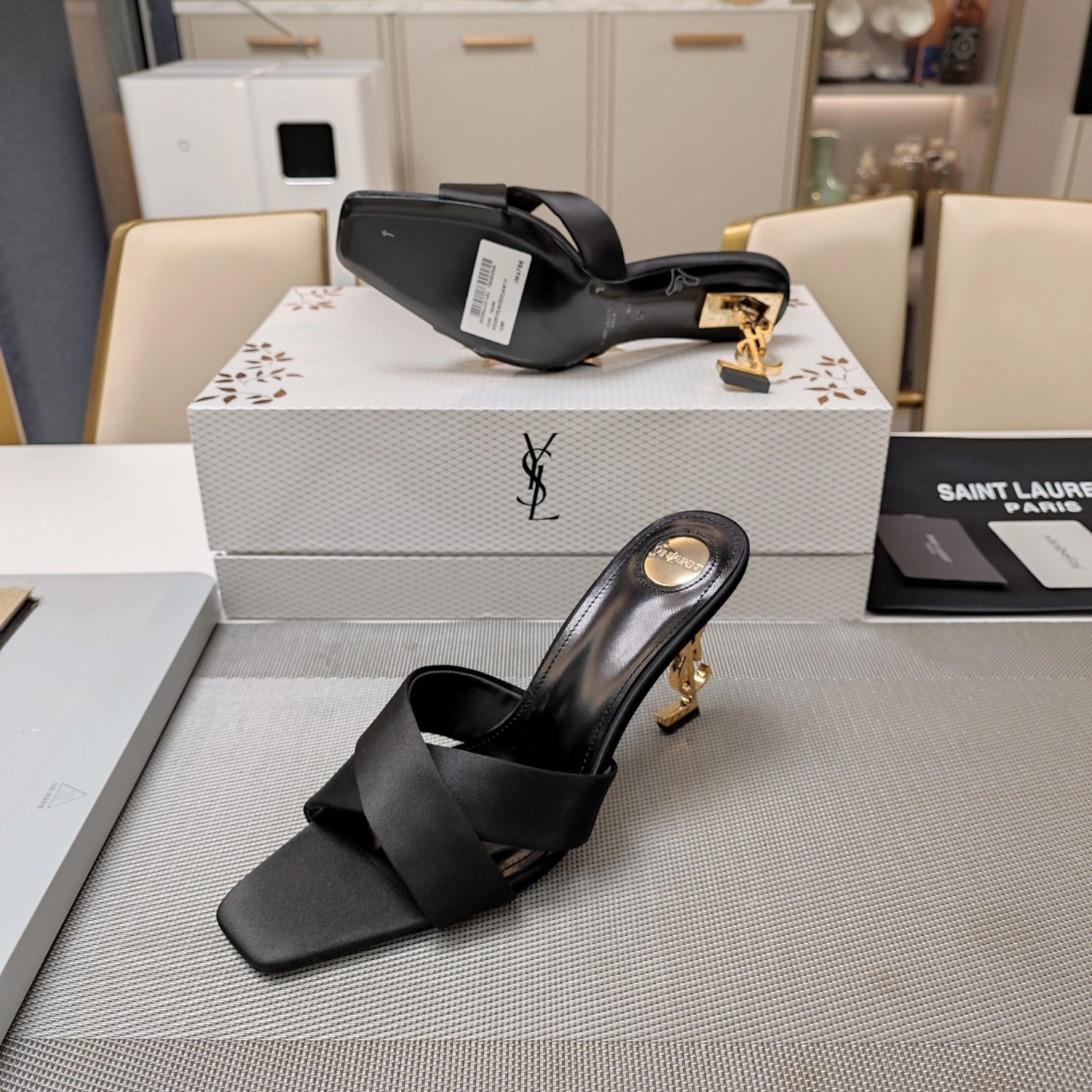 Yv5s 8189319QAB11000 Heel height：8CM item:ET-X234E0806W